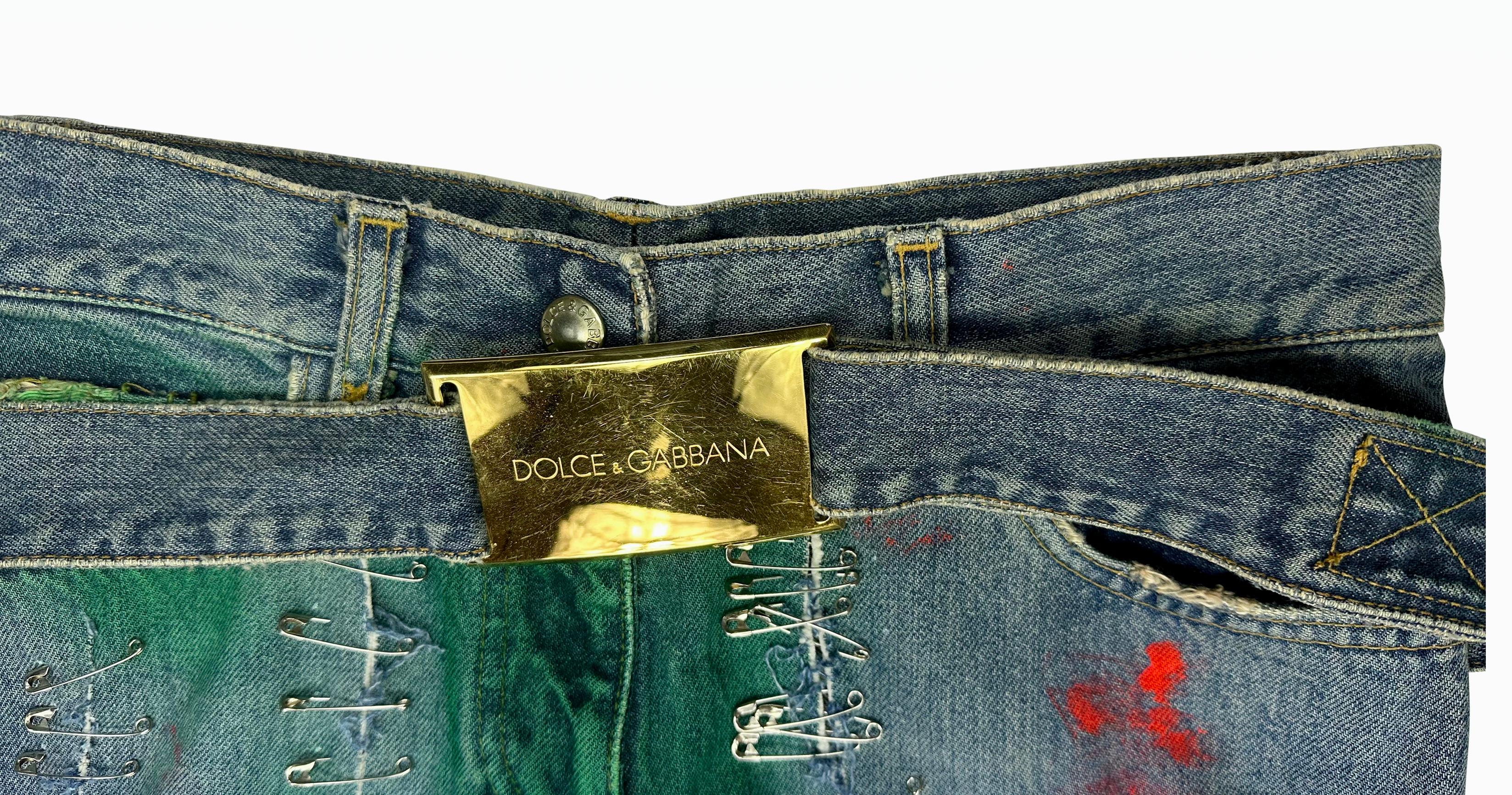 F/S 2001 Dolce & Gabbana Laufsteg Safetey Pin Bemalte Logo Schnalle Skinny Jeans (Schwarz) im Angebot
