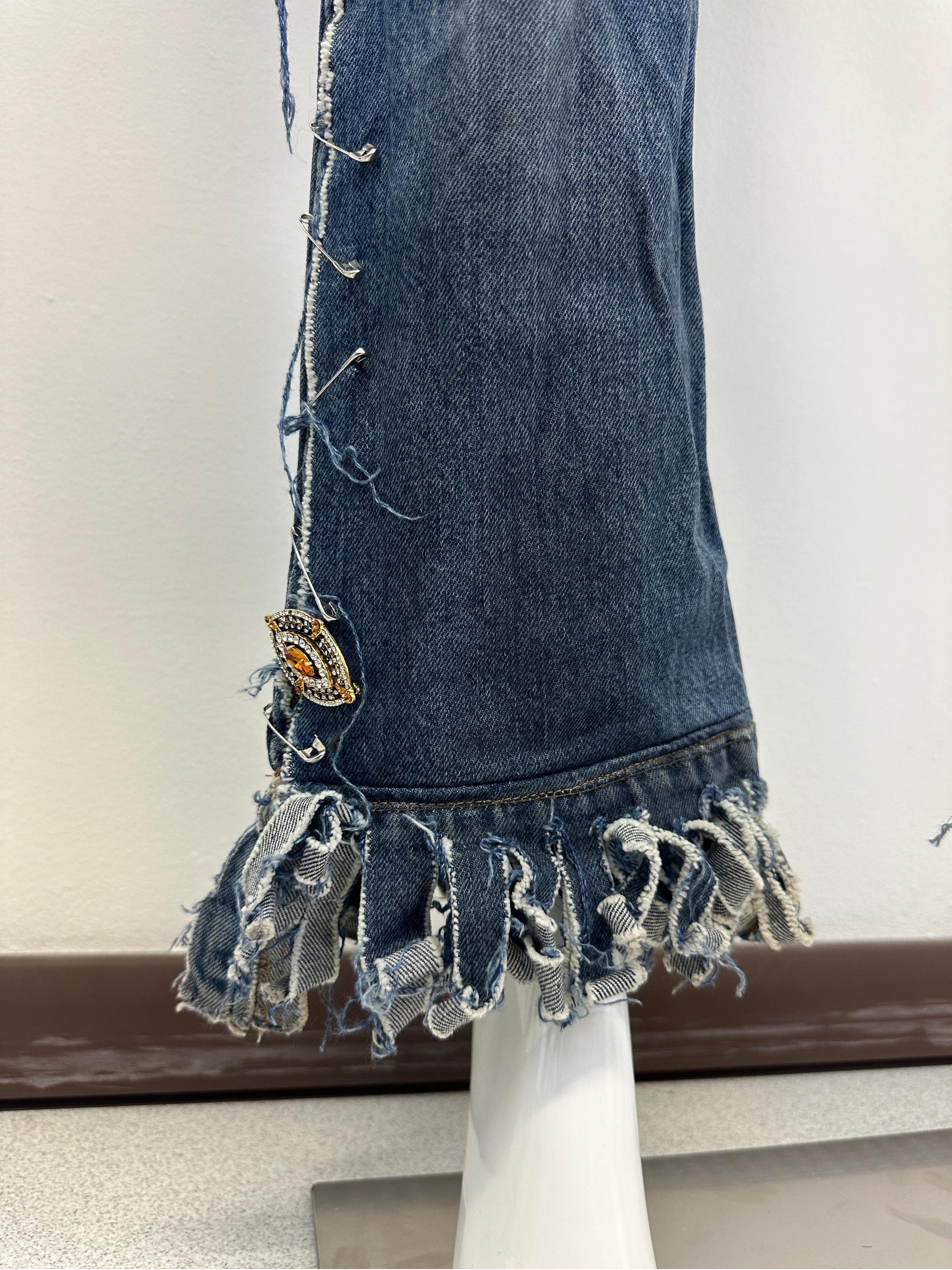 S/S 2001 Dolce & Gabbana runway safety pin punk jeans with broches For Sale 9