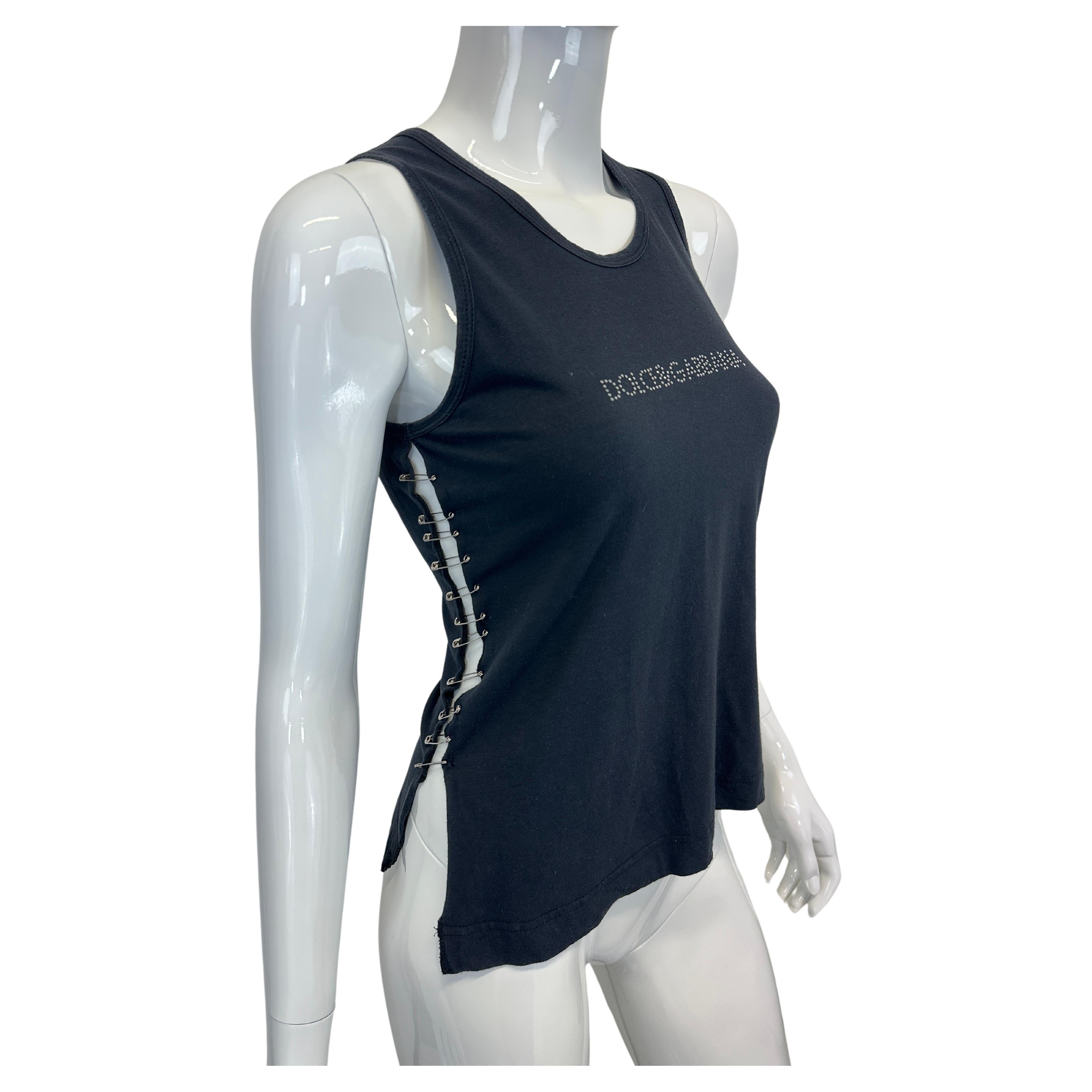 S/S 2001 Dolce & Gabbana Sicherheitsnadel Strass Swarovski Logo Tank Top im Angebot