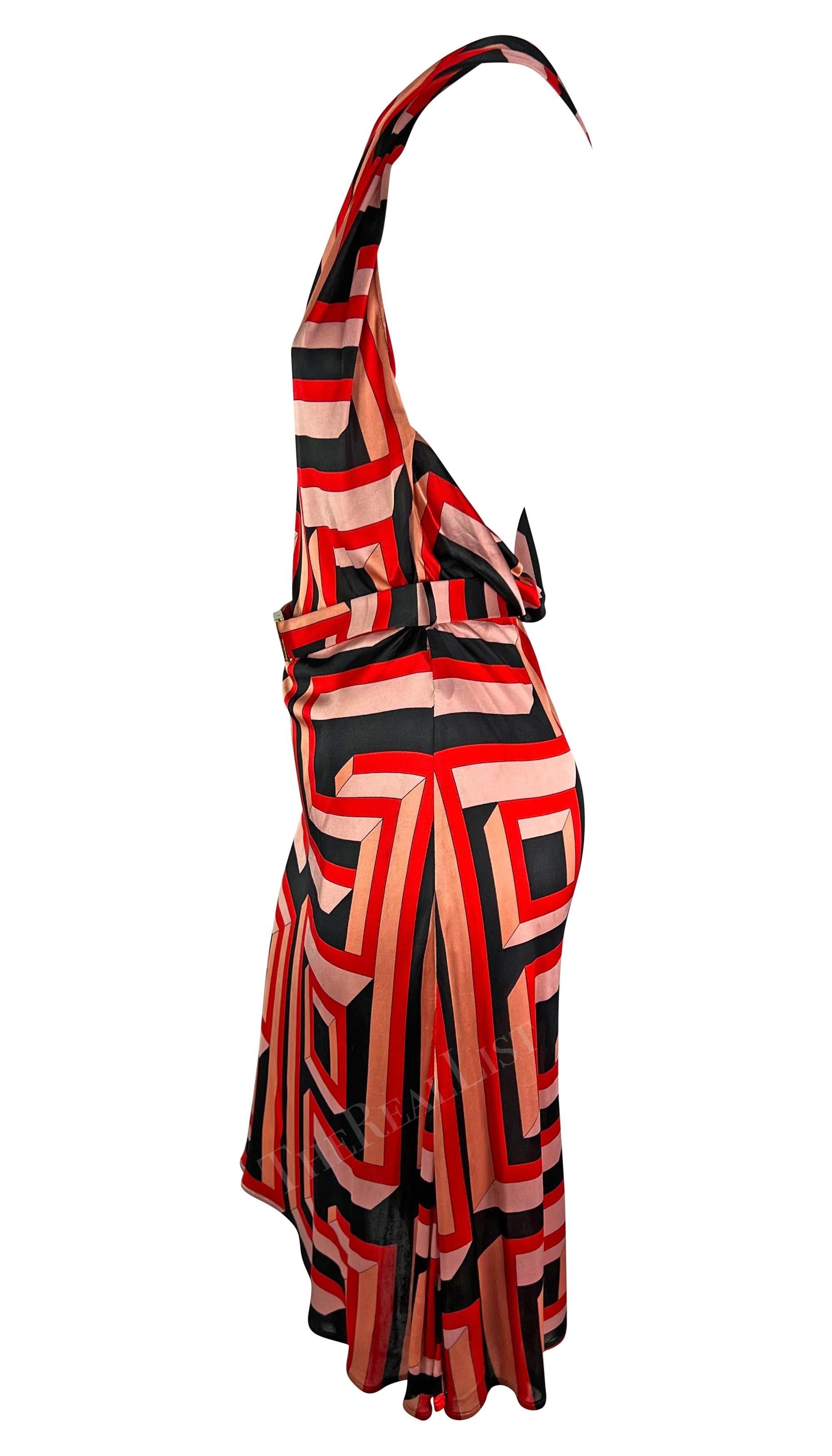 De las mujeres S/S 2001 Gianni Versace by Donatella Versace minivestido rosa con cinturón y llave griega en venta