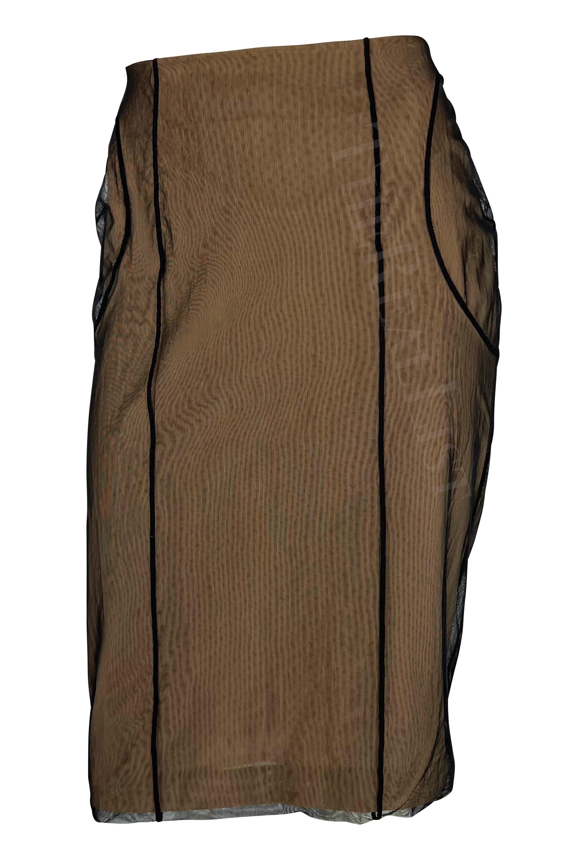 Presenting a fabulous beige and black tulle Gucci skirt, designed by Tom Ford. From the Spring/Summer 2001 collection, this beige skirt is made complete with a black tulle overlay with tactfully placed seams.   

Approximate measurements:
Size -