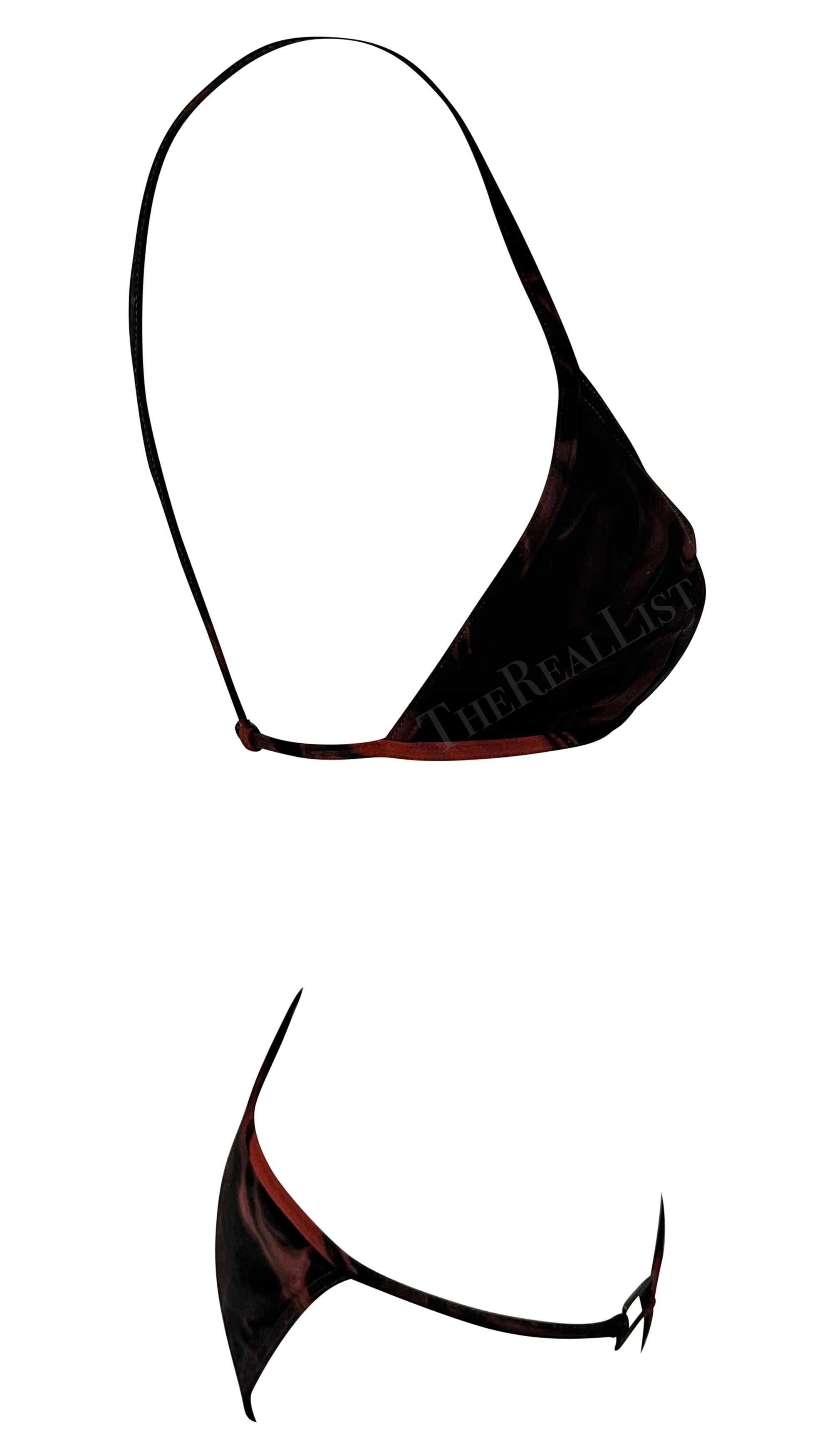 F/S 2001 Gucci by Tom Ford Zweiteiliger Bikini mit schwarzem und rotem Magma-Druck und Logoschnalle im Angebot 1