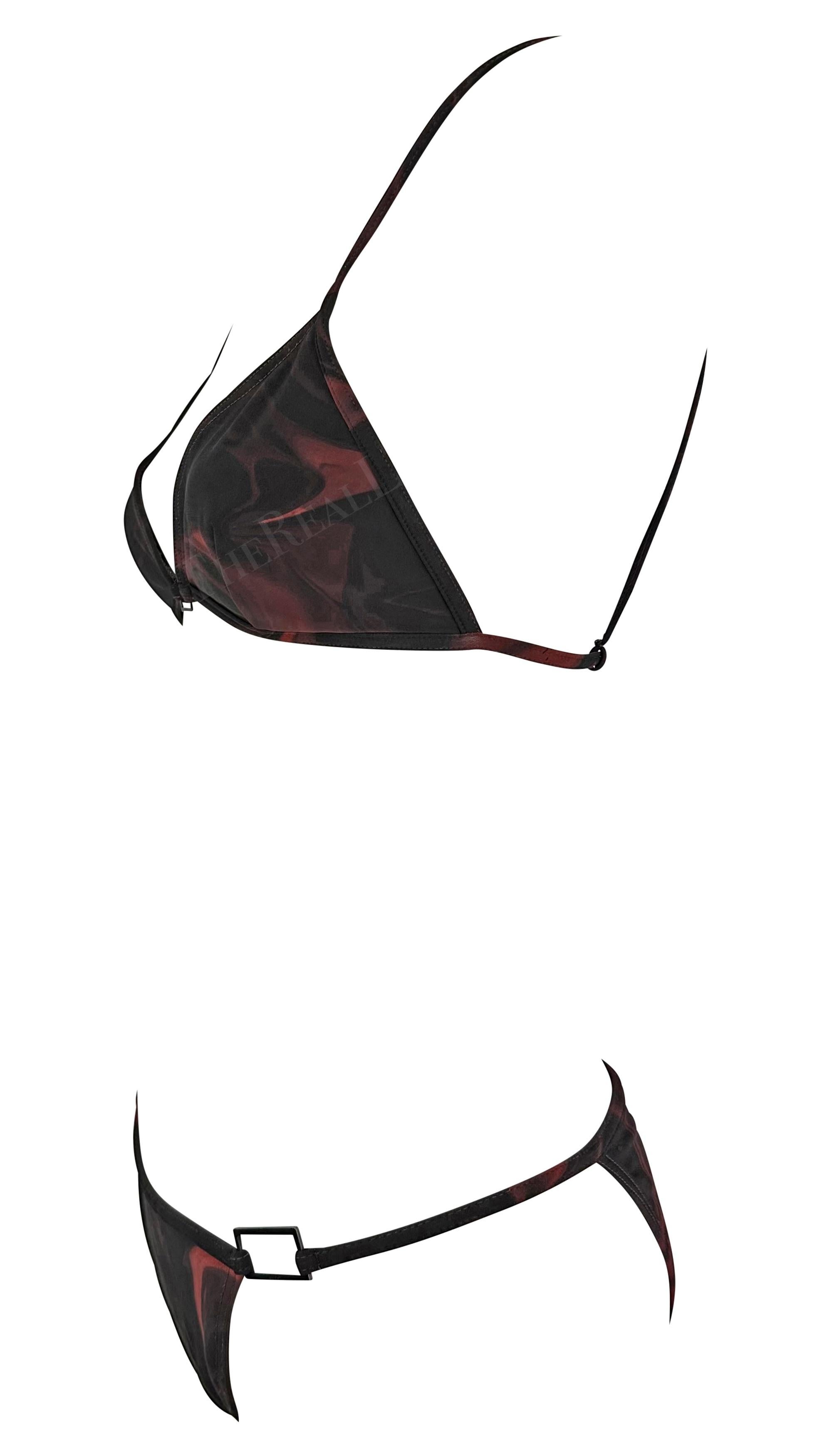 F/S 2001 Gucci by Tom Ford Zweiteiliger Bikini mit schwarzem und rotem Magma-Druck und Logoschnalle im Angebot 3
