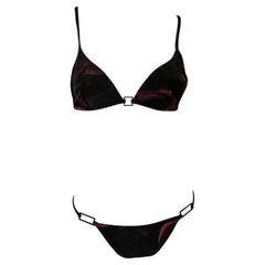 S/S 2001 Gucci by Tom Ford Negro Rojo Magma Estampado Logo Hebilla Bikini Dos Piezas