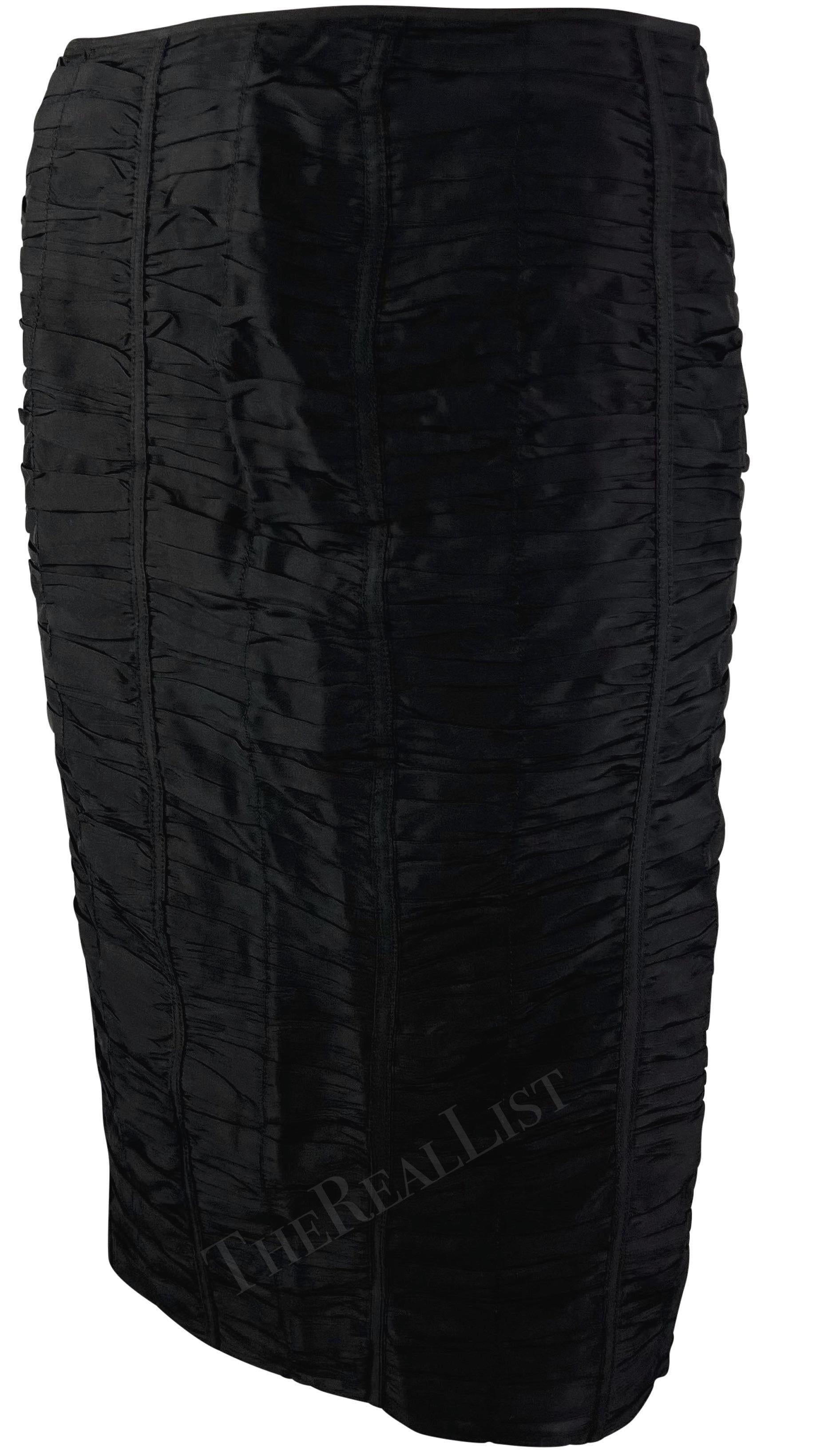 Noir S/S 2001 Gucci by Tom Ford Jupe en soie froncée noire en vente