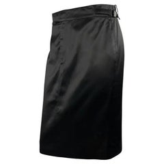 P/E 2001 Gucci by Tom Ford Gonna a tubino con cintura in raso nero