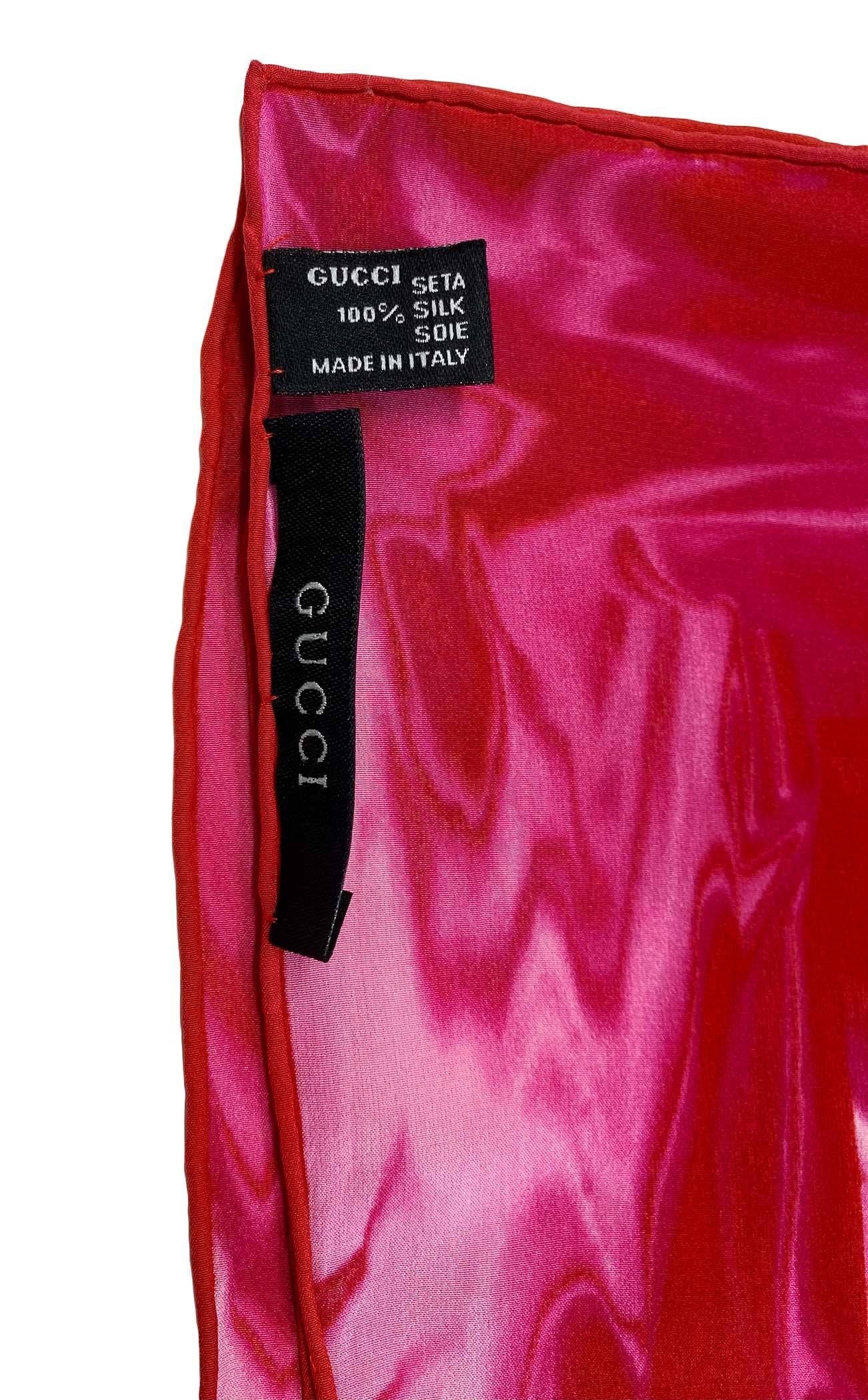 F/S 2001 Gucci by Tom Ford Rosa Seidenschal mit Lava-Druck und quadratischem Schal in Rosa (Pink) im Angebot