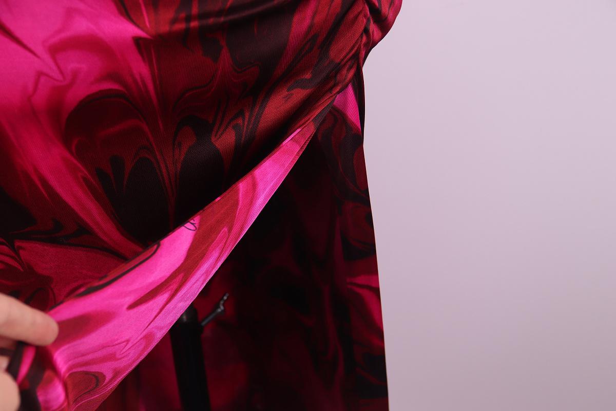 S/S 2001 Gucci by Tom Ford Pink Liquid Magma Print Skirt 38 IT In Good Condition For Sale In Алматинский Почтамт, KZ