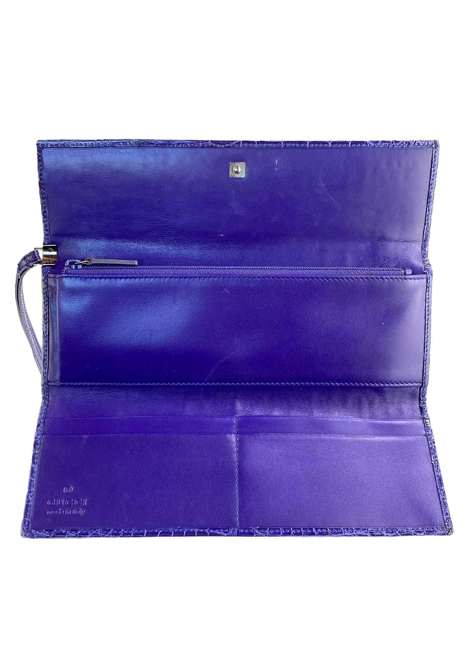S/S 2001 Gucci by Tom Ford Purple Alligator Wristlet Zip Wallet Clutch In Good Condition For Sale In West Hollywood, CA