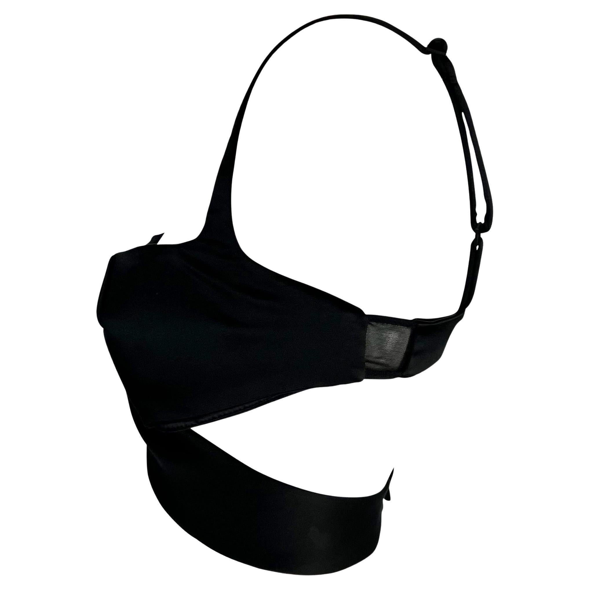 Donna Top Bralette con incrocio in raso nero della passerella Gucci by Tom Ford P/E 2001 in vendita