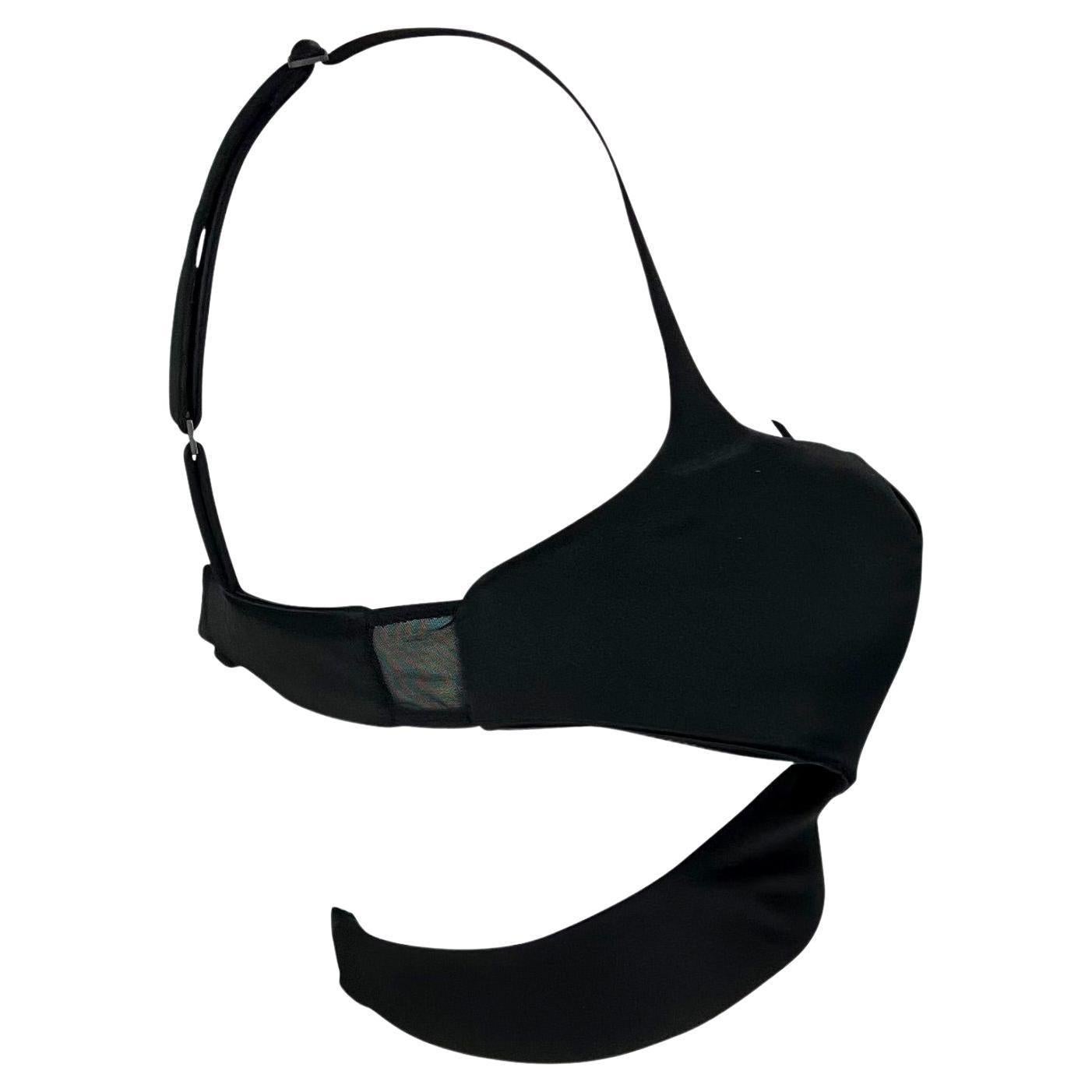 Top Bralette con incrocio in raso nero della passerella Gucci by Tom Ford P/E 2001 in vendita 2