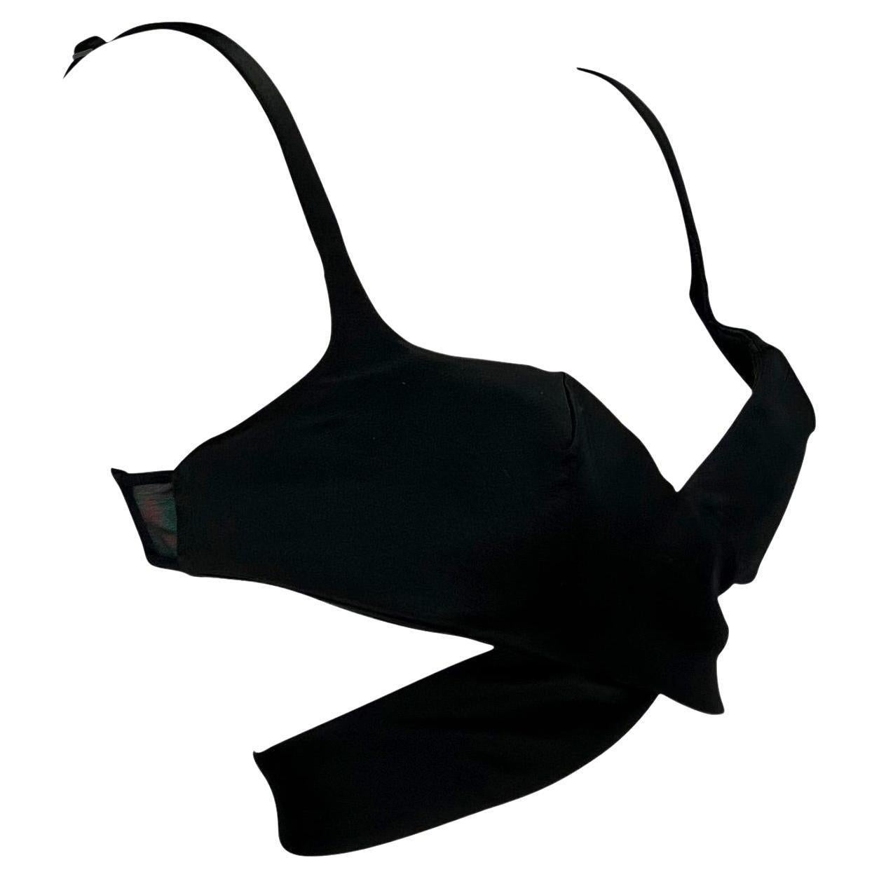 Top Bralette con incrocio in raso nero della passerella Gucci by Tom Ford P/E 2001 in vendita 3