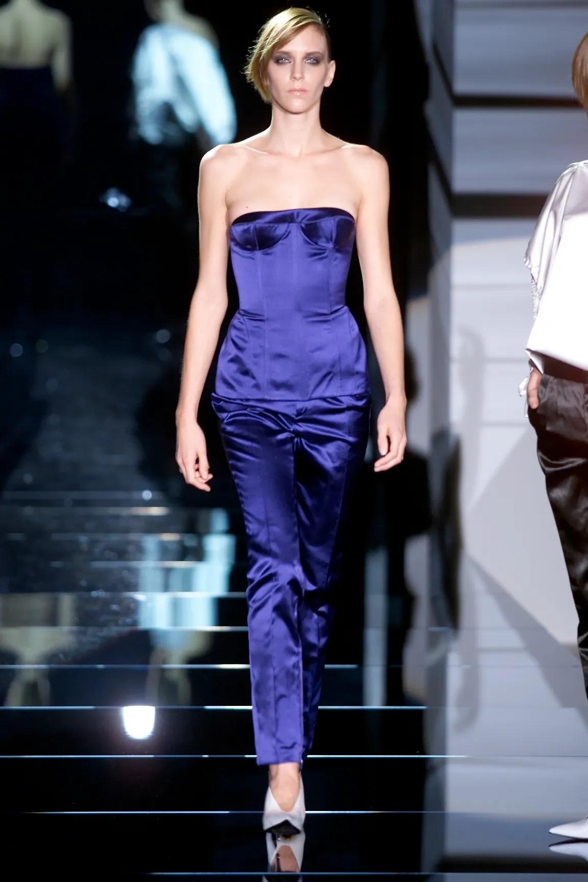 S/S 2001  Gucci by Tom Ford Runway Purple Silk Satin Corset Bustier Pant Set In Excellent Condition For Sale In West Hollywood, CA