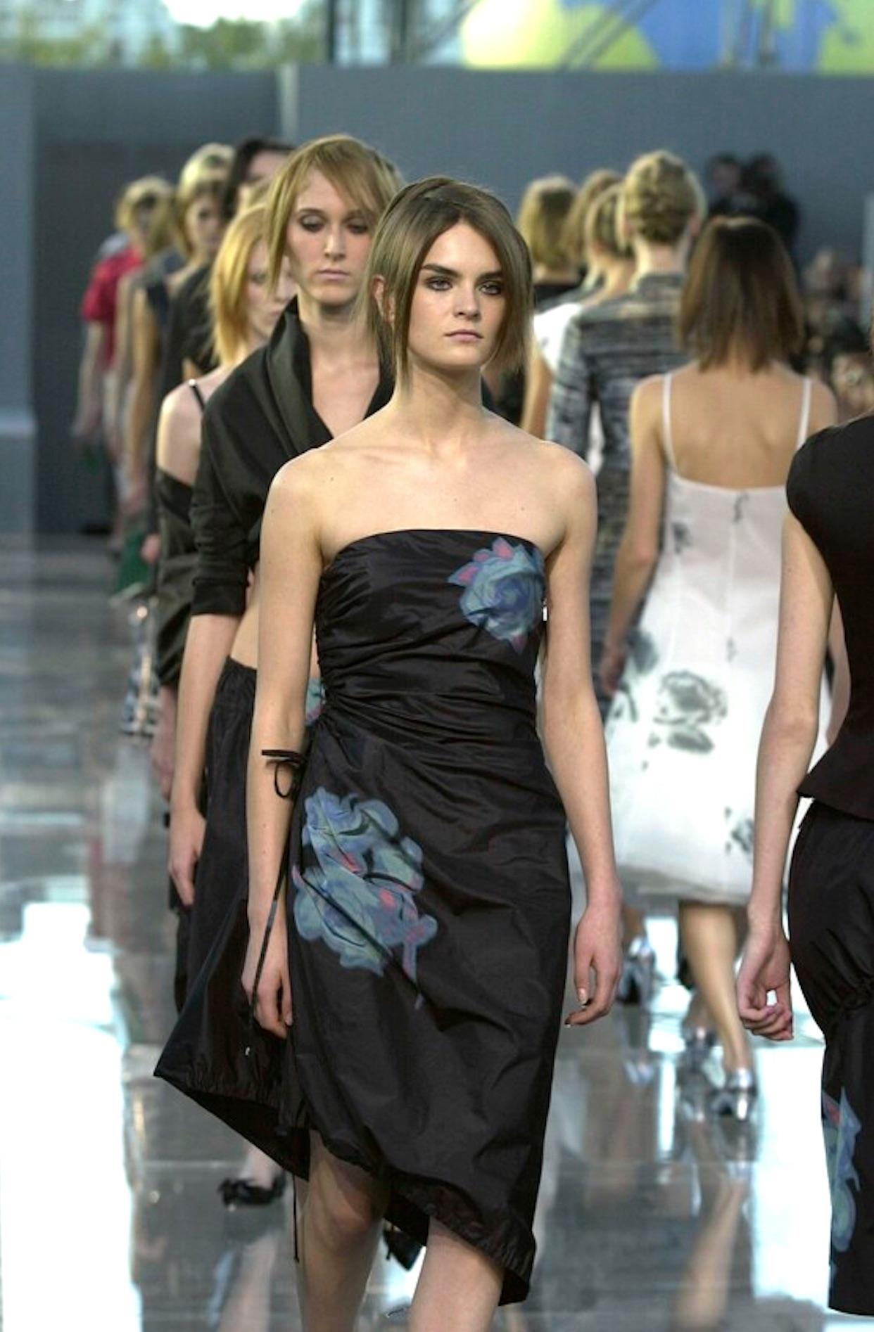Women's S/S 2001 Louis Vuitton by Marc Jacobs Runway Silk Taffeta Strapless Black Dress For Sale
