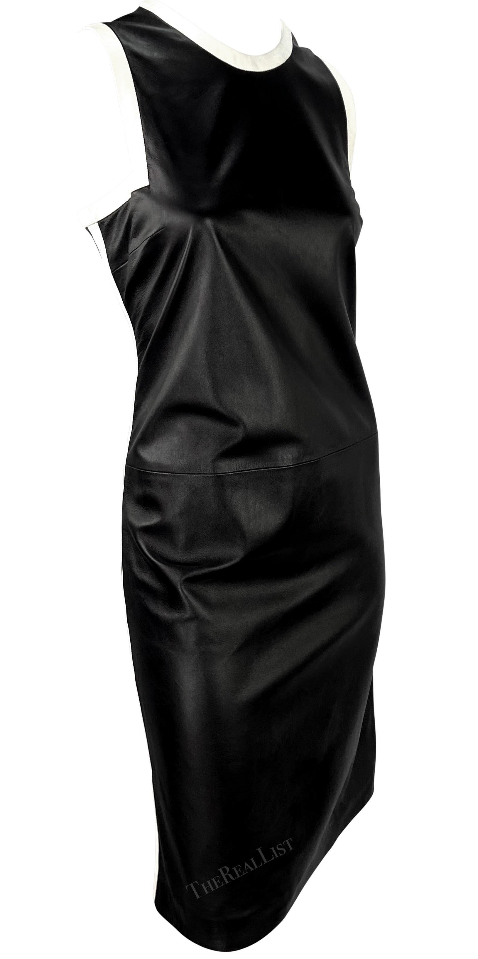 Noir S/S 2001 Ralph Lauren Black Runway Black Leather White Trim Robe sans manches en vente