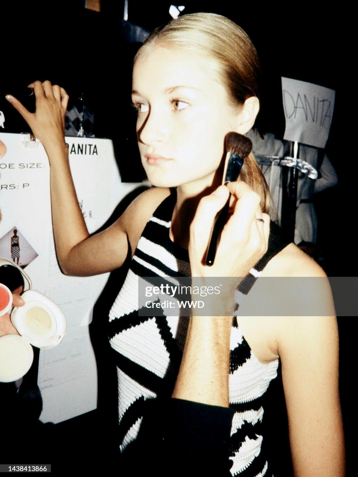 S/S 2001 Ralph Lauren Runway Runway Creme Black Geometric Sheer Knit Silk Sweater Top Pour femmes en vente