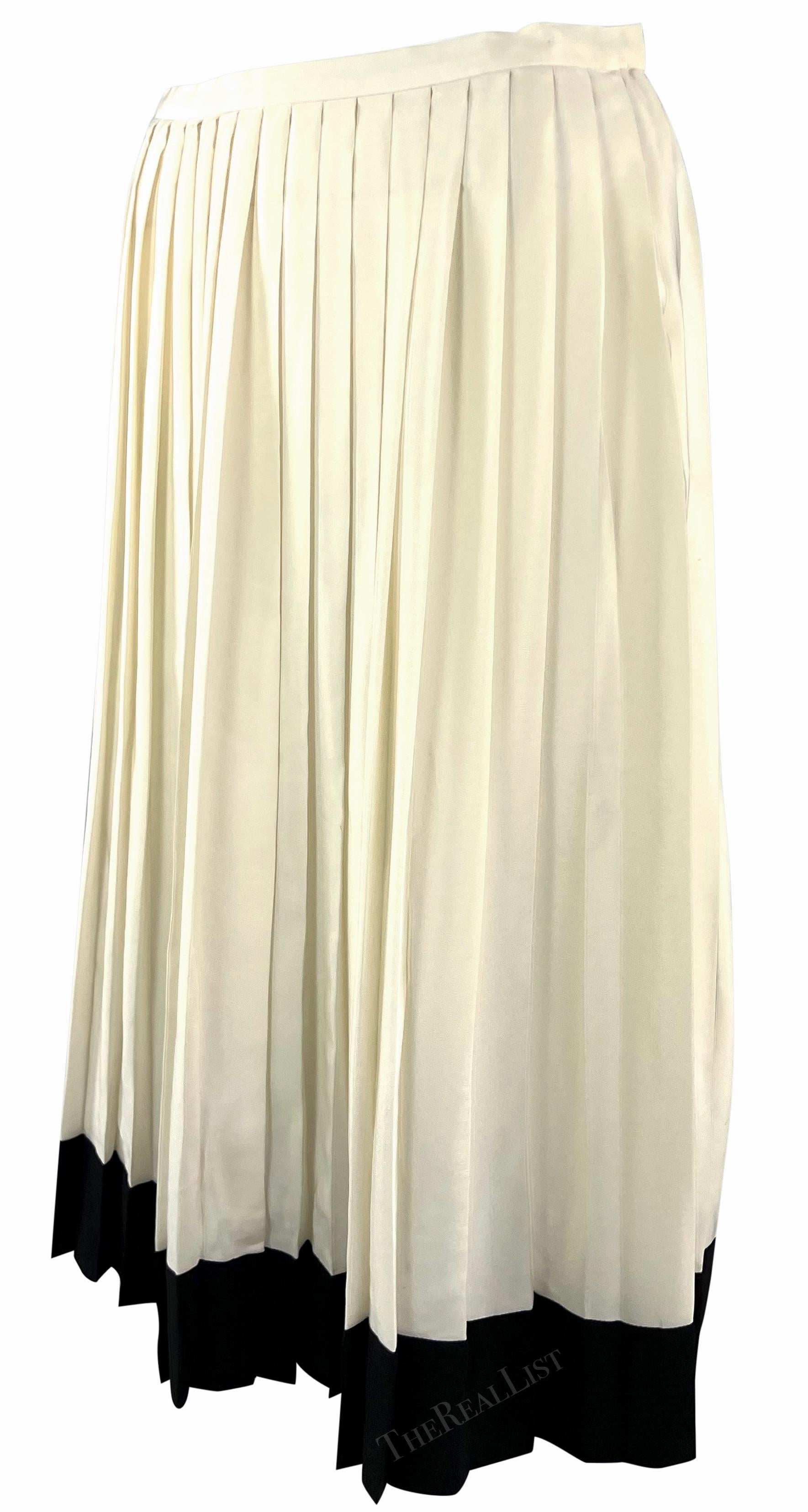 S/S 2001 Ralph Lauren Runway Creme Black Pleated Silk Tennis Skirt In Excellent Condition For Sale In West Hollywood, CA