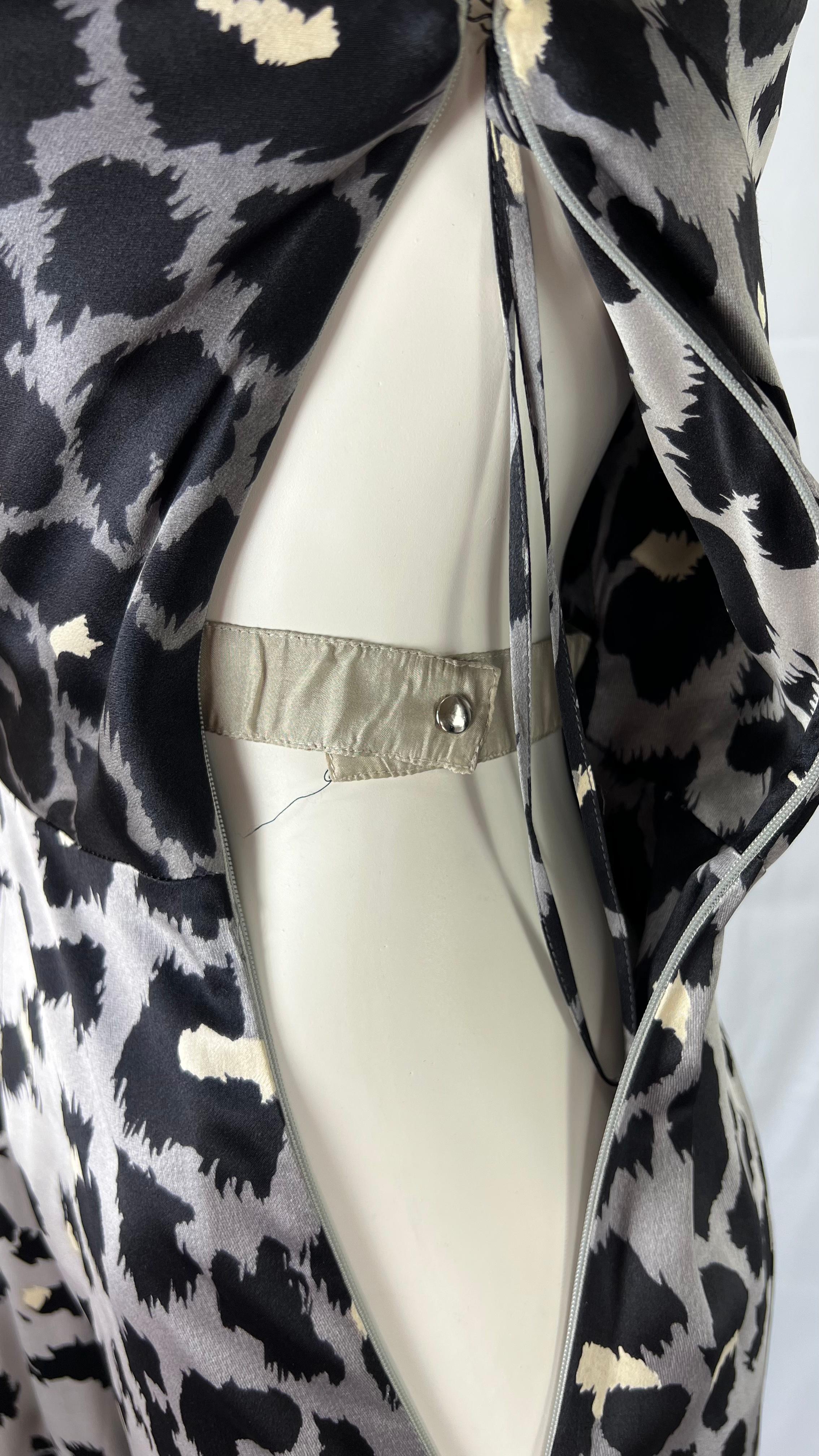 F/W 2001 Thierry Mugler Couture Runway SATC Silver Cheetah Silk Chain Dress For Sale 3