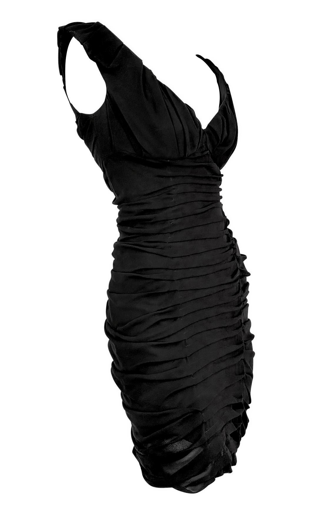 F/S 2001 Yves Saint Laurent by Tom Ford Schwarzes plissiertes ärmelloses gerafftes Kleid mit Rüschen im Angebot 2