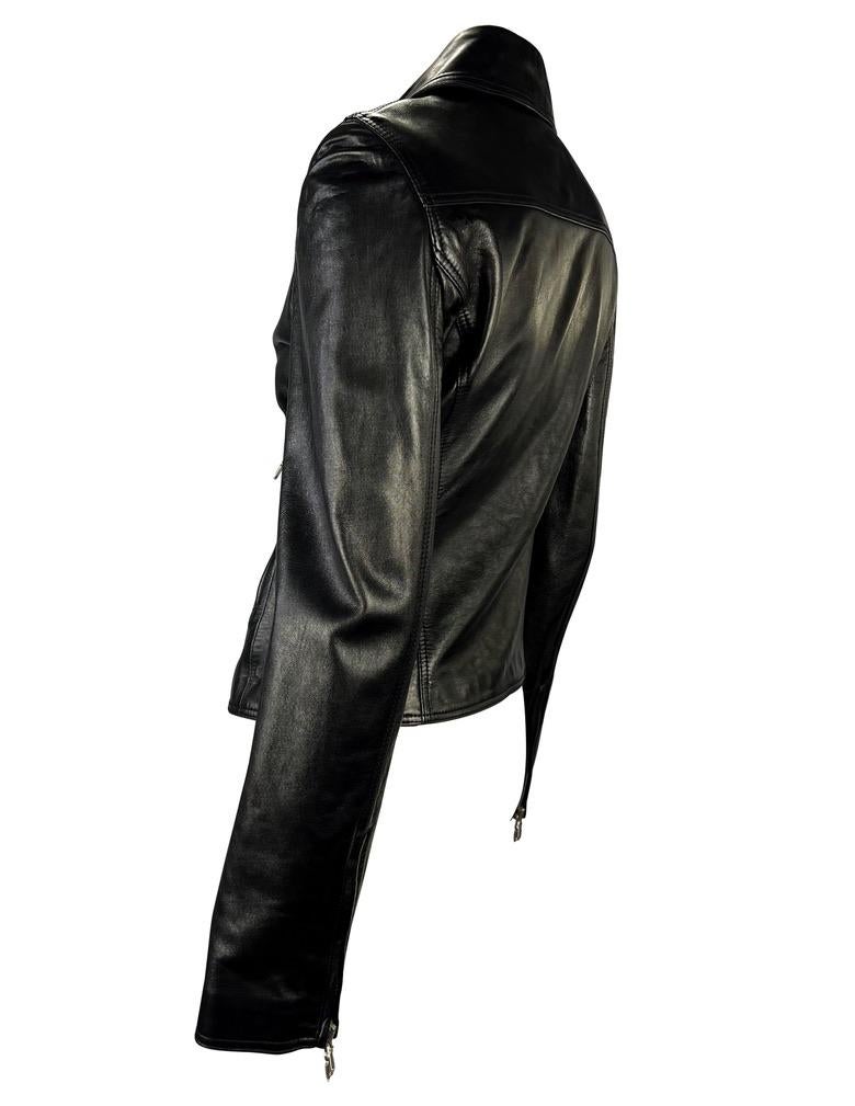 S/S 2002 Gianni Versace by Donatella Hook Eye Zip Black Leather Jacket In Good Condition For Sale In West Hollywood, CA