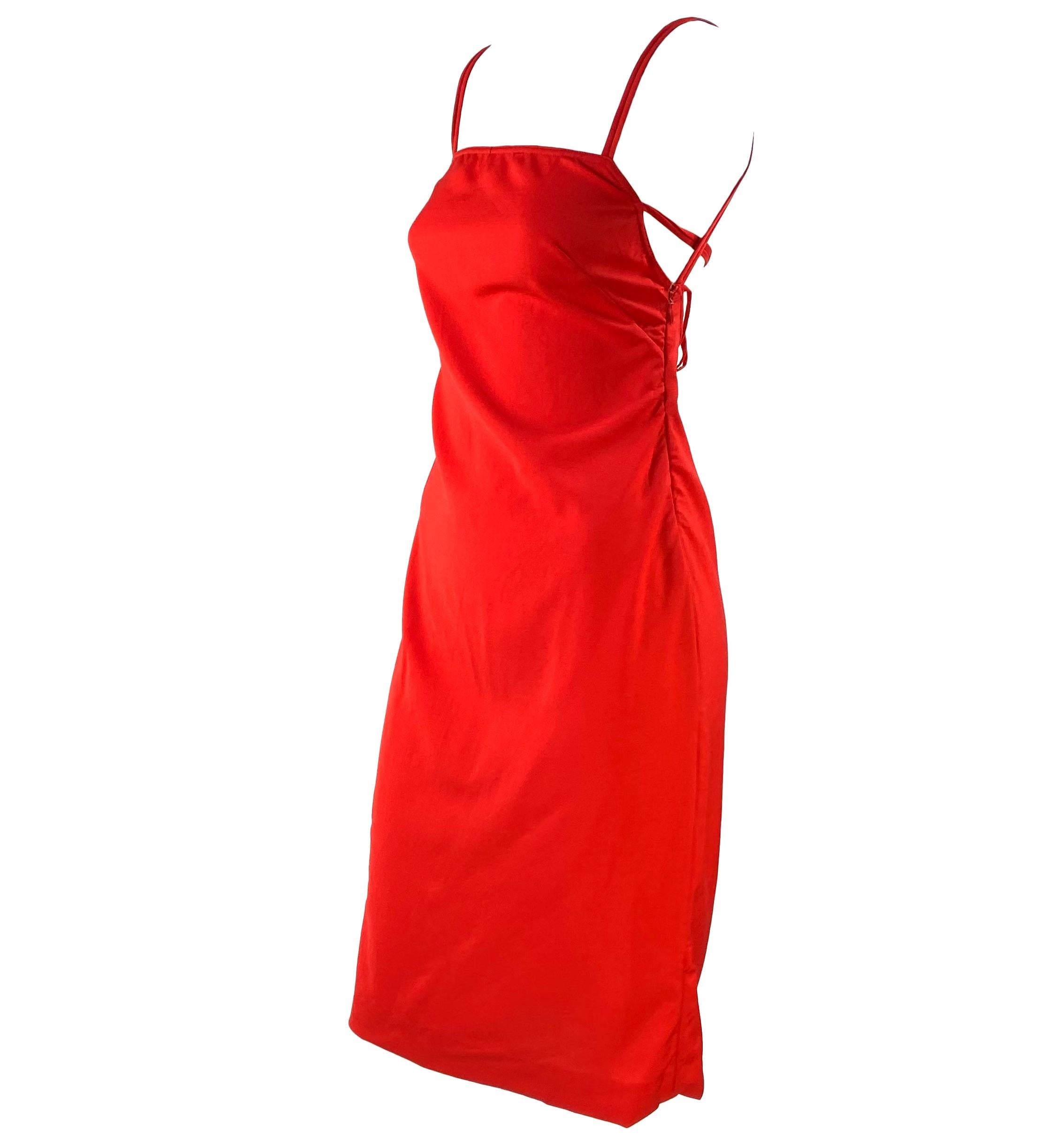 S/S 2002 Gianni Versace by Donatella Red Lace Up Backless Cocktail Dress In Excellent Condition For Sale In West Hollywood, CA
