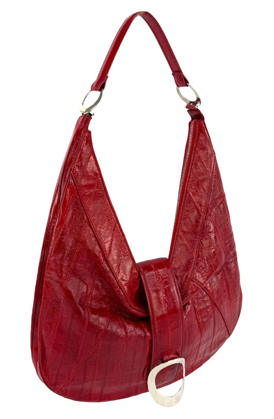 P/E 2002 Donatella Versace for Gianni Versace, Borsa a tracolla in vera pelle d'anguilla rossa In condizioni ottime in vendita a West Hollywood, CA