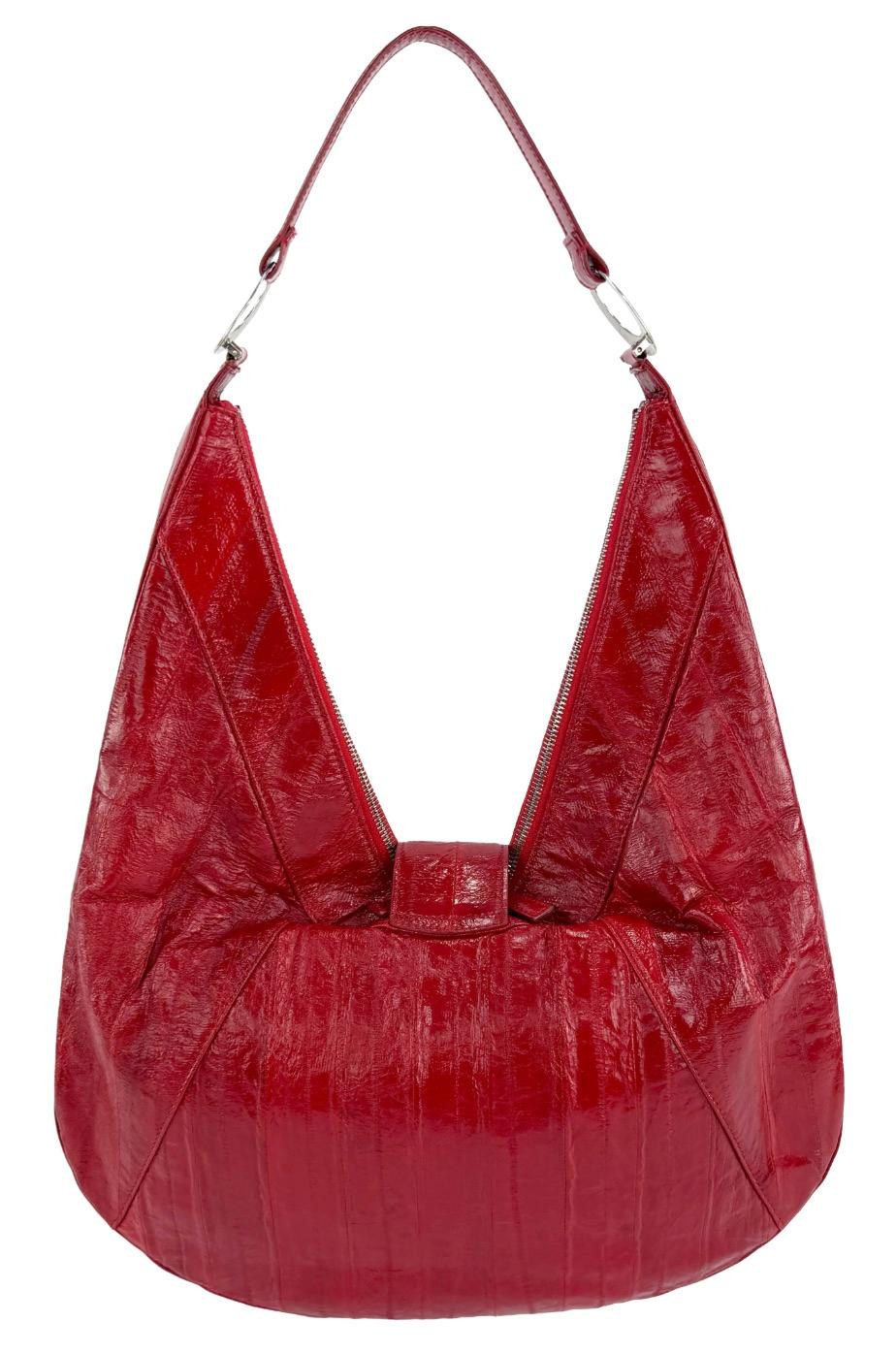 P/E 2002 Donatella Versace for Gianni Versace, Borsa a tracolla in vera pelle d'anguilla rossa in vendita 2