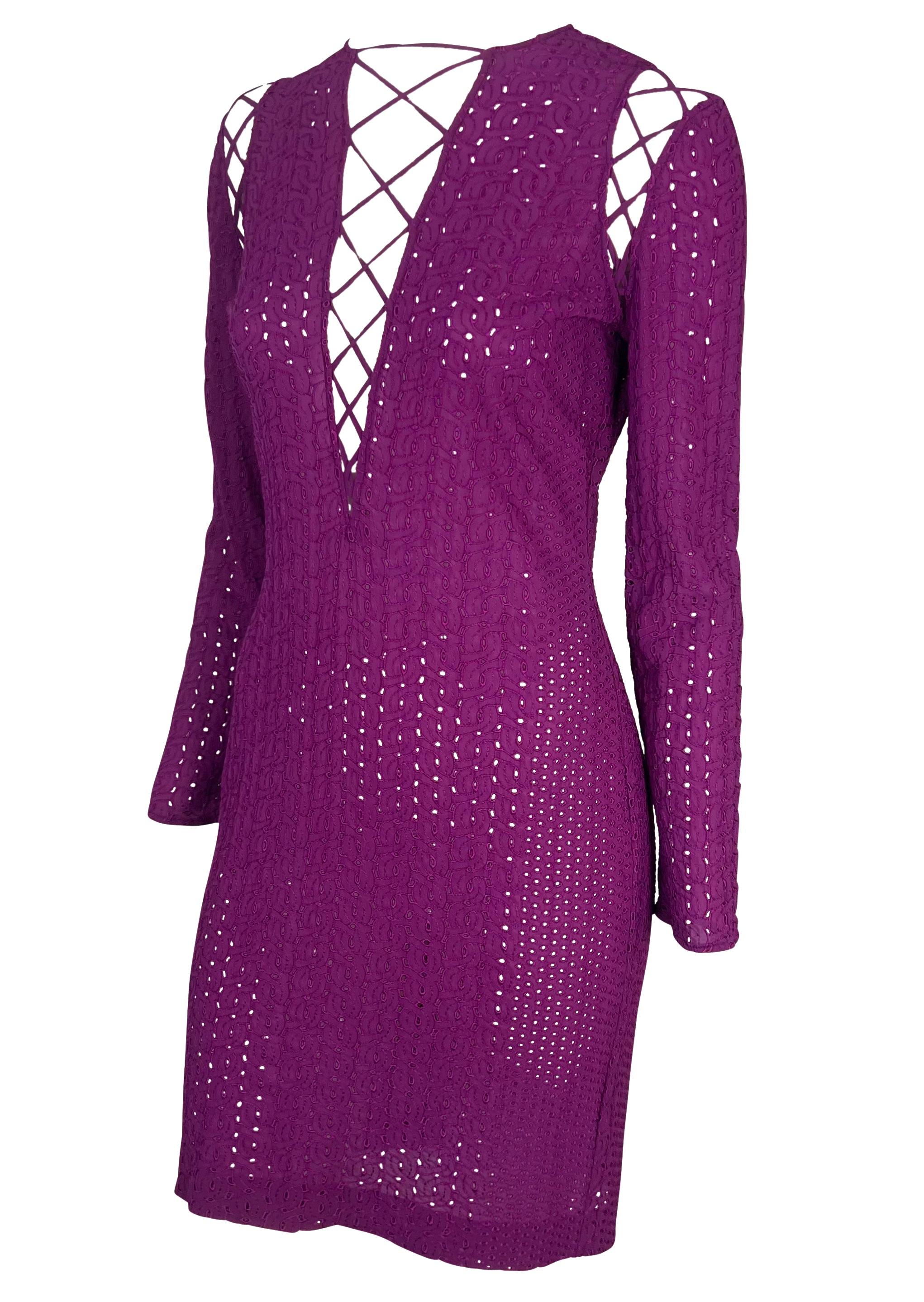 F/S 2002 Gianni Versace by Donatella Laufsteg Lila Lace-Up Eyelet Kleid mit Ösen (Violett) im Angebot