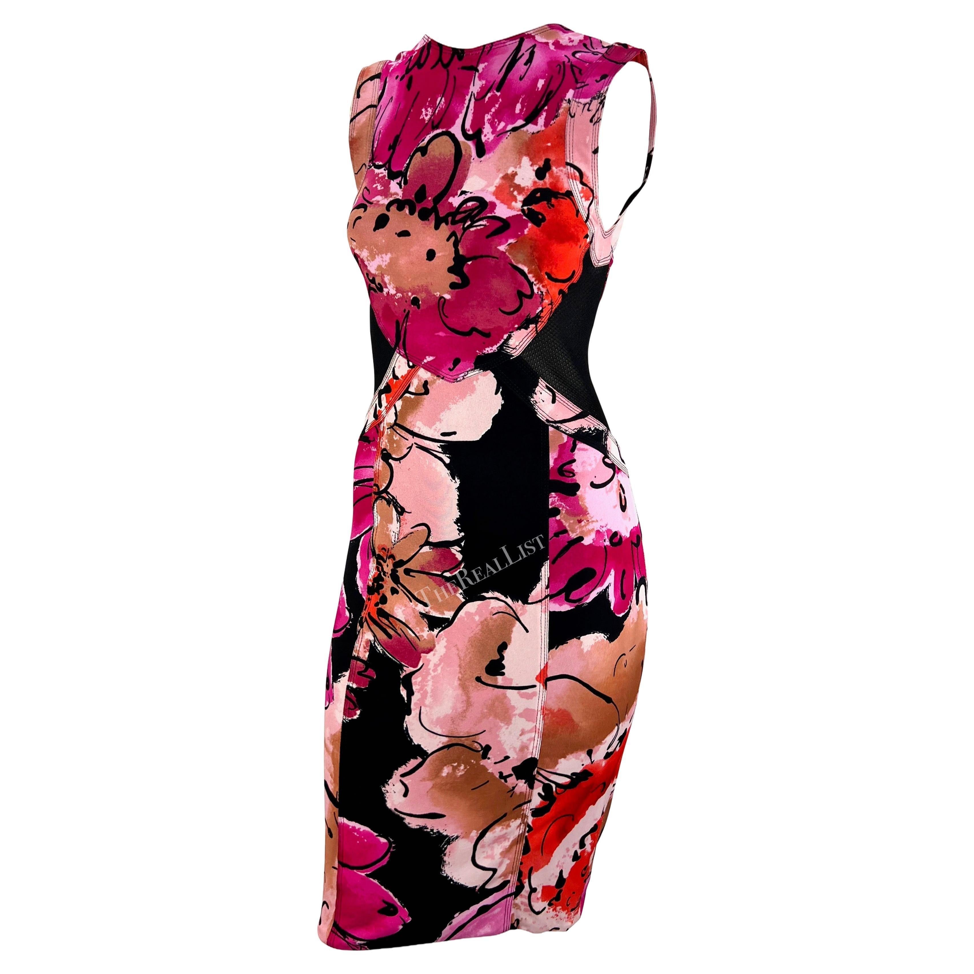 P/E 2002 Donatella Versace for Gianni Versace, abito con stampa floreale rosa e pannello a rete trasparente in vendita 1