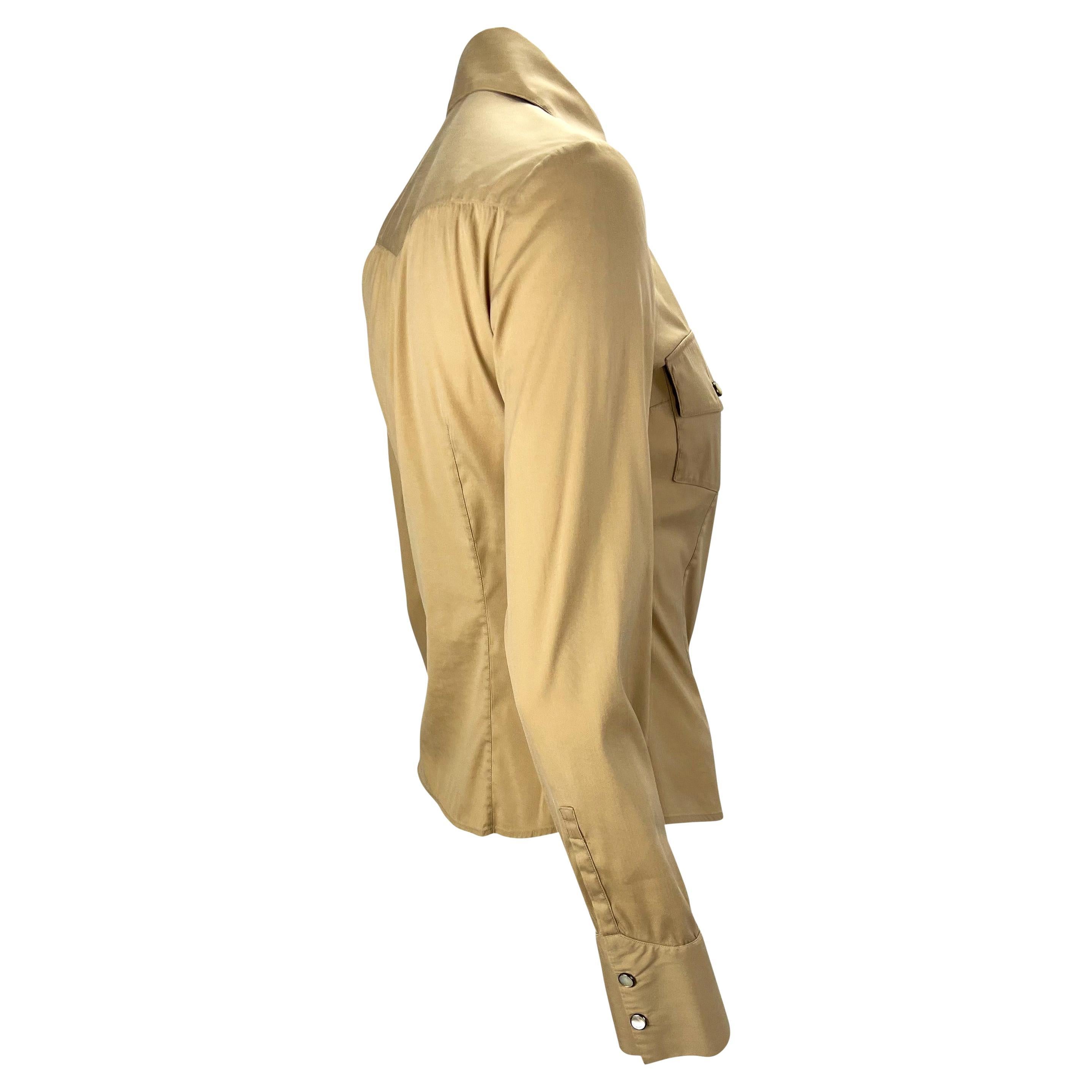 S/S 2002 Gucci by Tom Ford Beige Mother of Pearl Snap Collared Stretch Shirt  In Good Condition In West Hollywood, CA