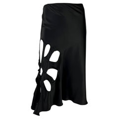 F/S 2002 Gucci by Tom Ford Schwarzer ausgestellter Rock aus Seiden-Satin mit Blumenschliff