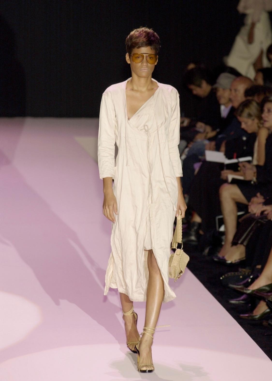 Presenting a dark olive cotton duster coat designed by Tom Ford for Gucci's Spring/Summer 2002 collection. An off-white suede version of this coat debuted on look 4 on Karolina Kurkova on the season's runway. This fabulous coat features tie