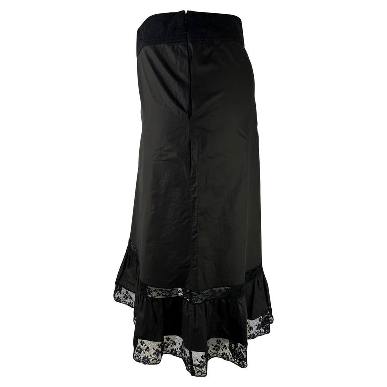 S/S 2002 Gucci by Tom Ford Cotton Black Lace Trim Ruffle Skirt In Excellent Condition For Sale In Philadelphia, PA