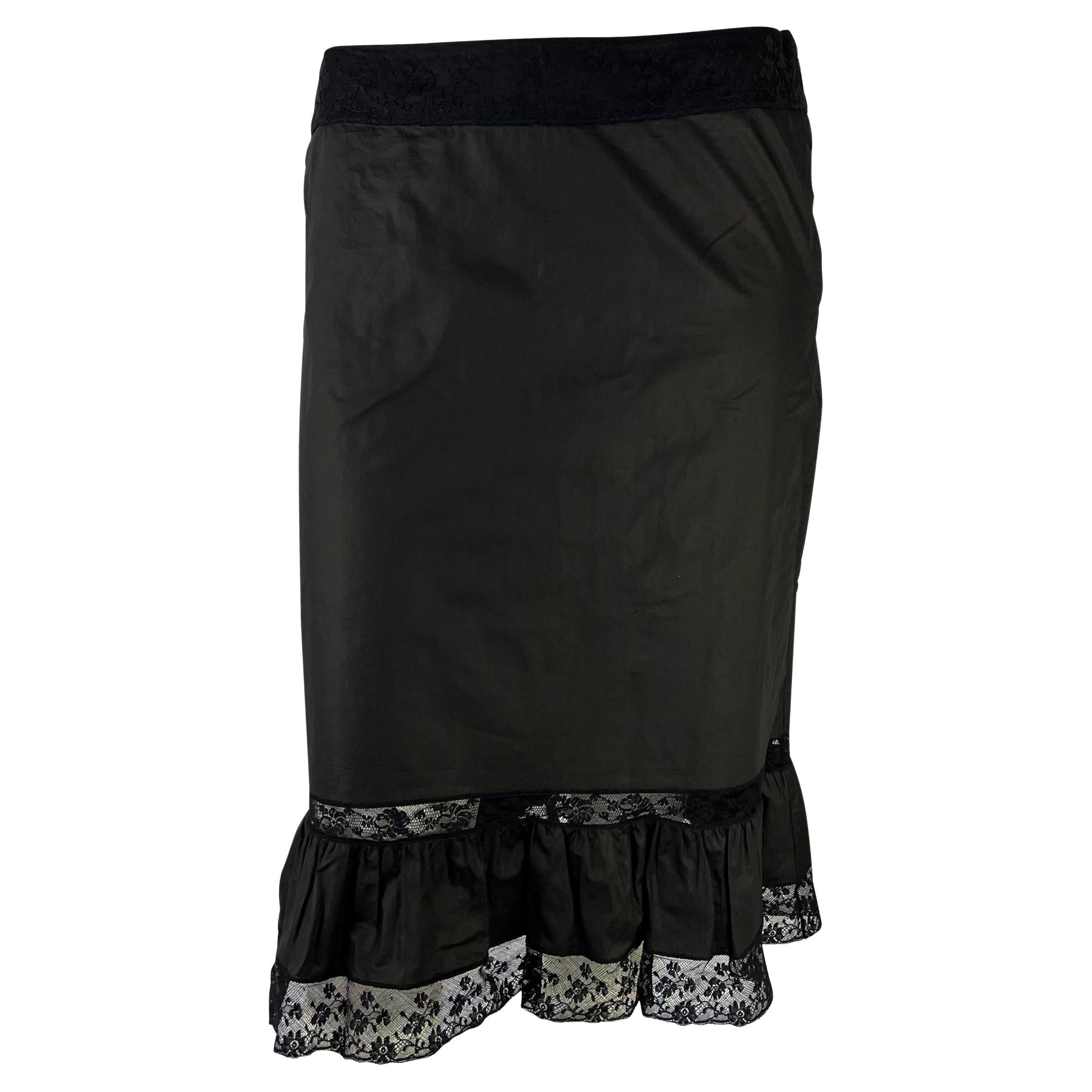 S/S 2002 Gucci by Tom Ford Schwarzer Baumwollrock mit Spitzenbesatz und Rüschen