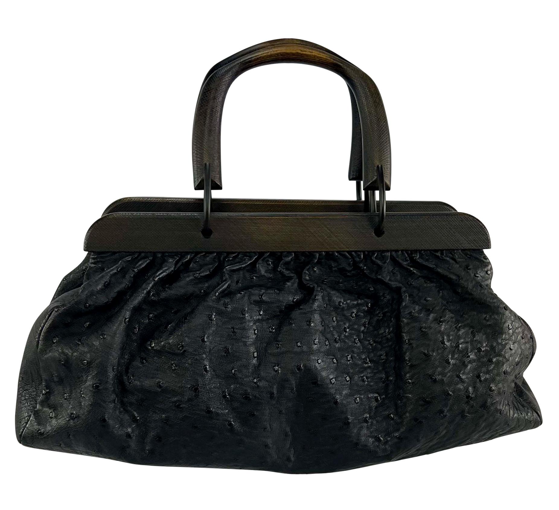 F/W 2002 Gucci by Tom Ford Genuine Ostrich Black Leather Medium Top Handle Bag en venta 1