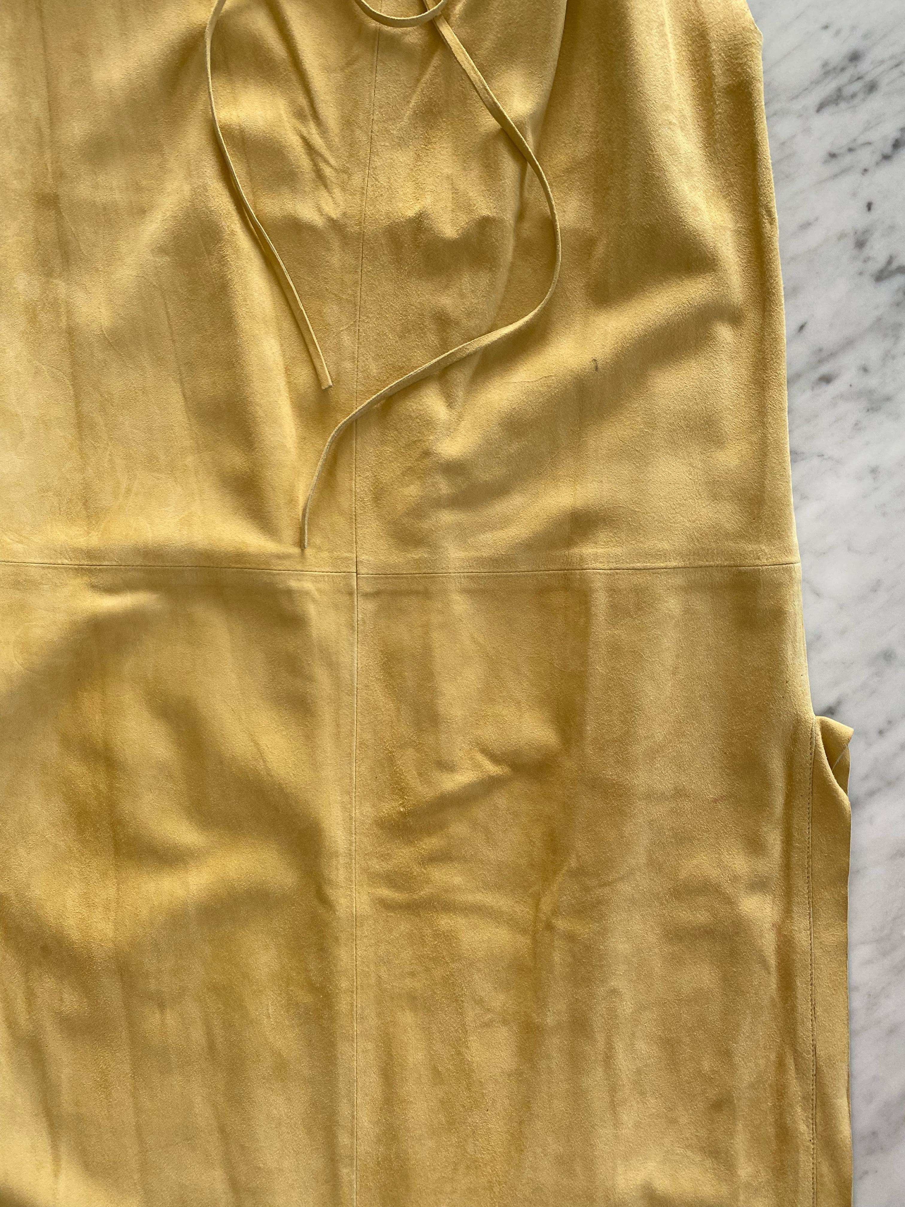 P/E 2002 Gucci by Tom Ford - Annuncio in passerella Abito con cintura e cuore in pelle scamosciata in vendita 1