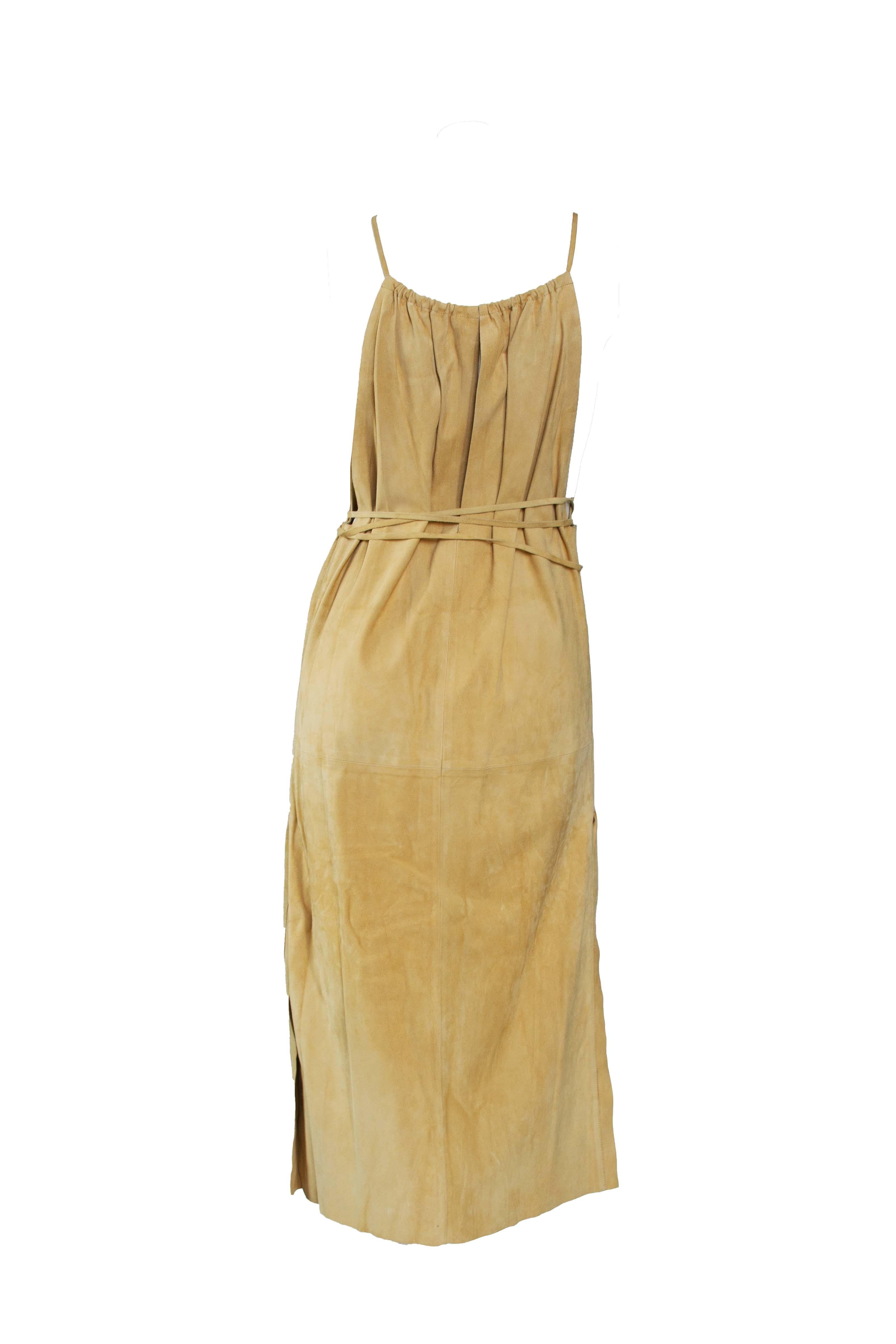 F/S 2002 Gucci by Tom Ford Laufsteg Werbe-Kleid aus Wildleder mit Herzgürtel aus Wildleder (Braun) im Angebot