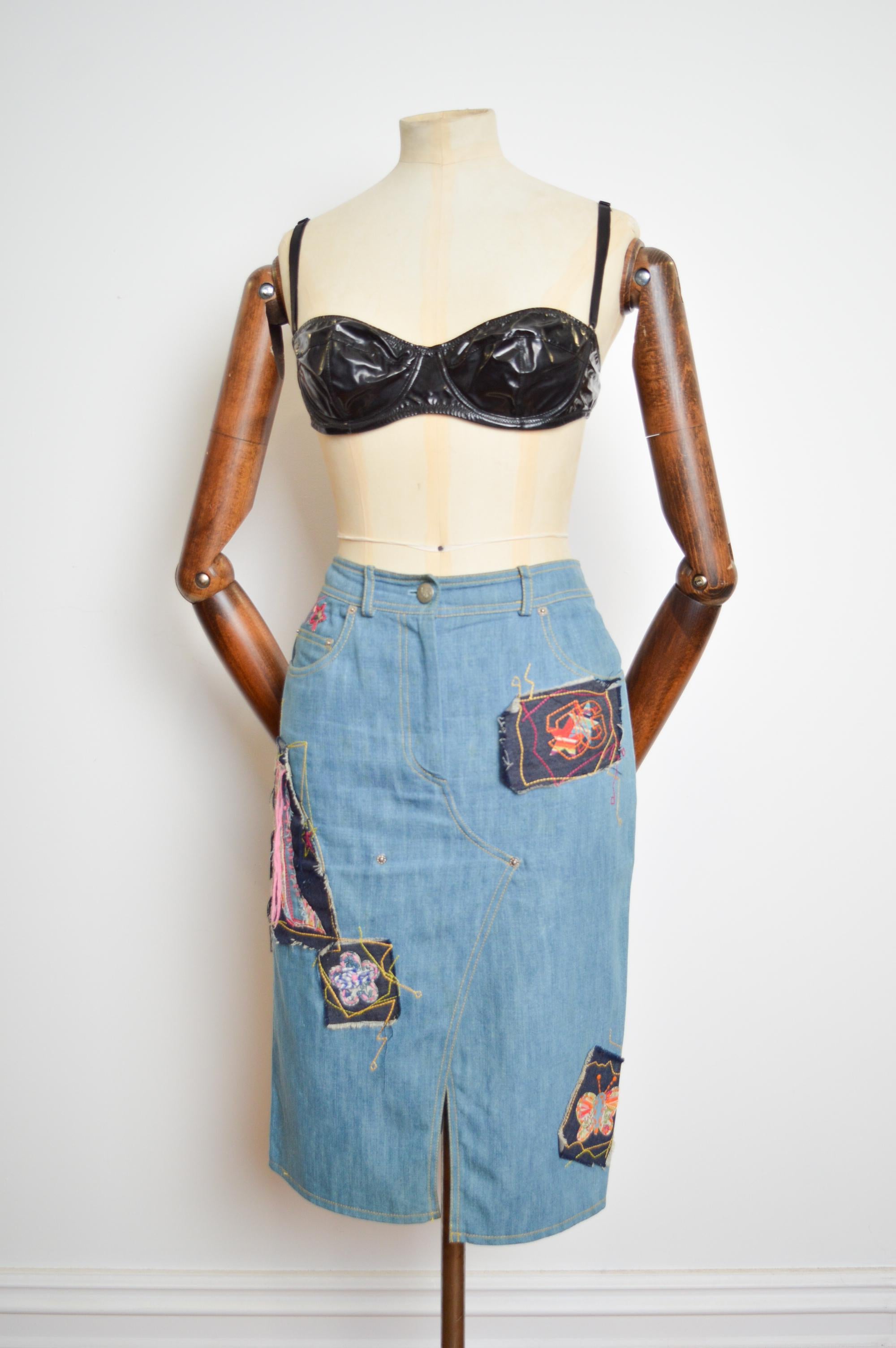 S/S 2002 John Galliano Appliqué Runway Denim Embroidered Skirt In Good Condition For Sale In Sheffield, GB