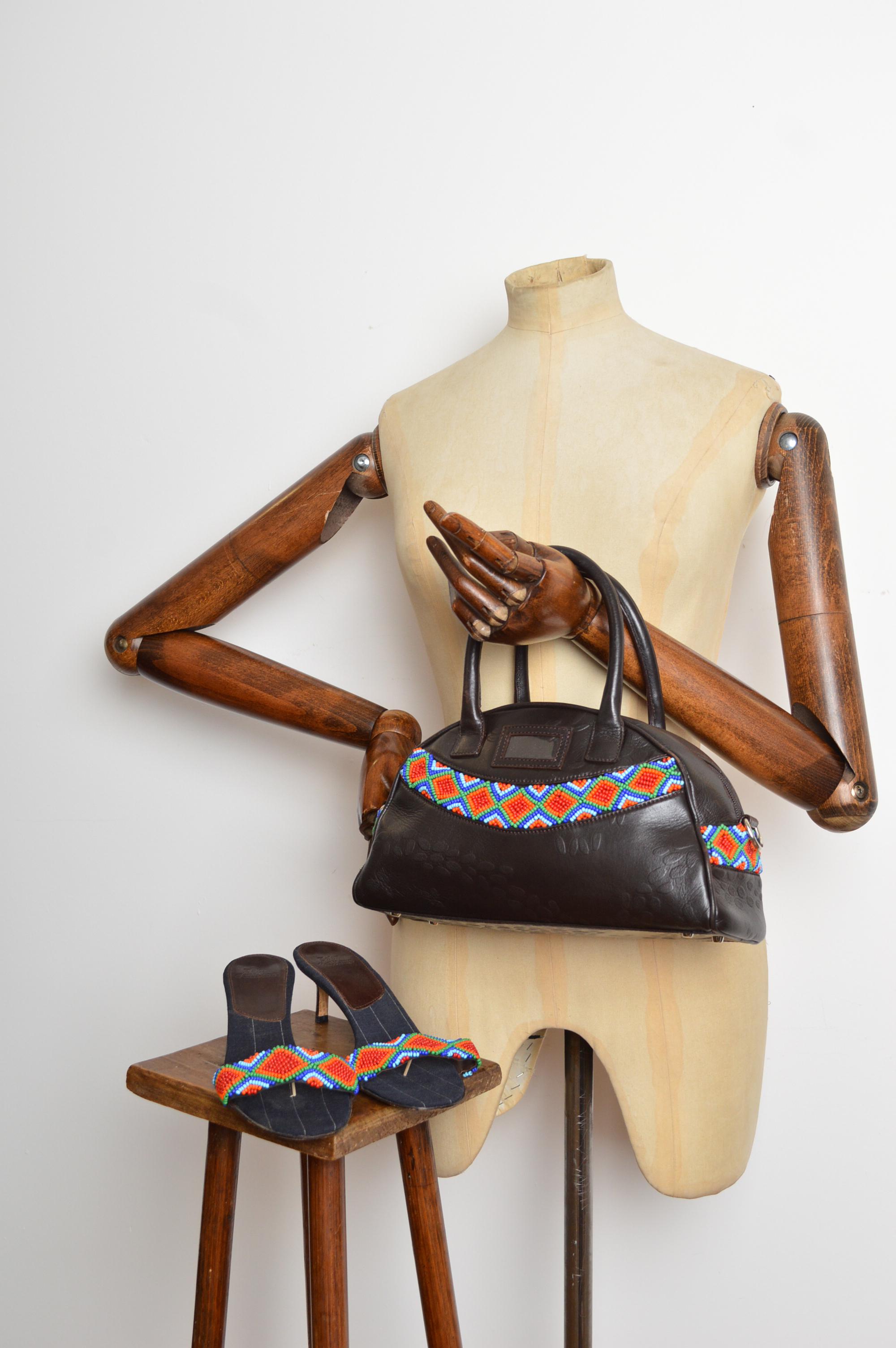 S/S 2002 John Galliano Runway Mini sac en cuir avec perles et chaussures à talons EU40 en vente 7