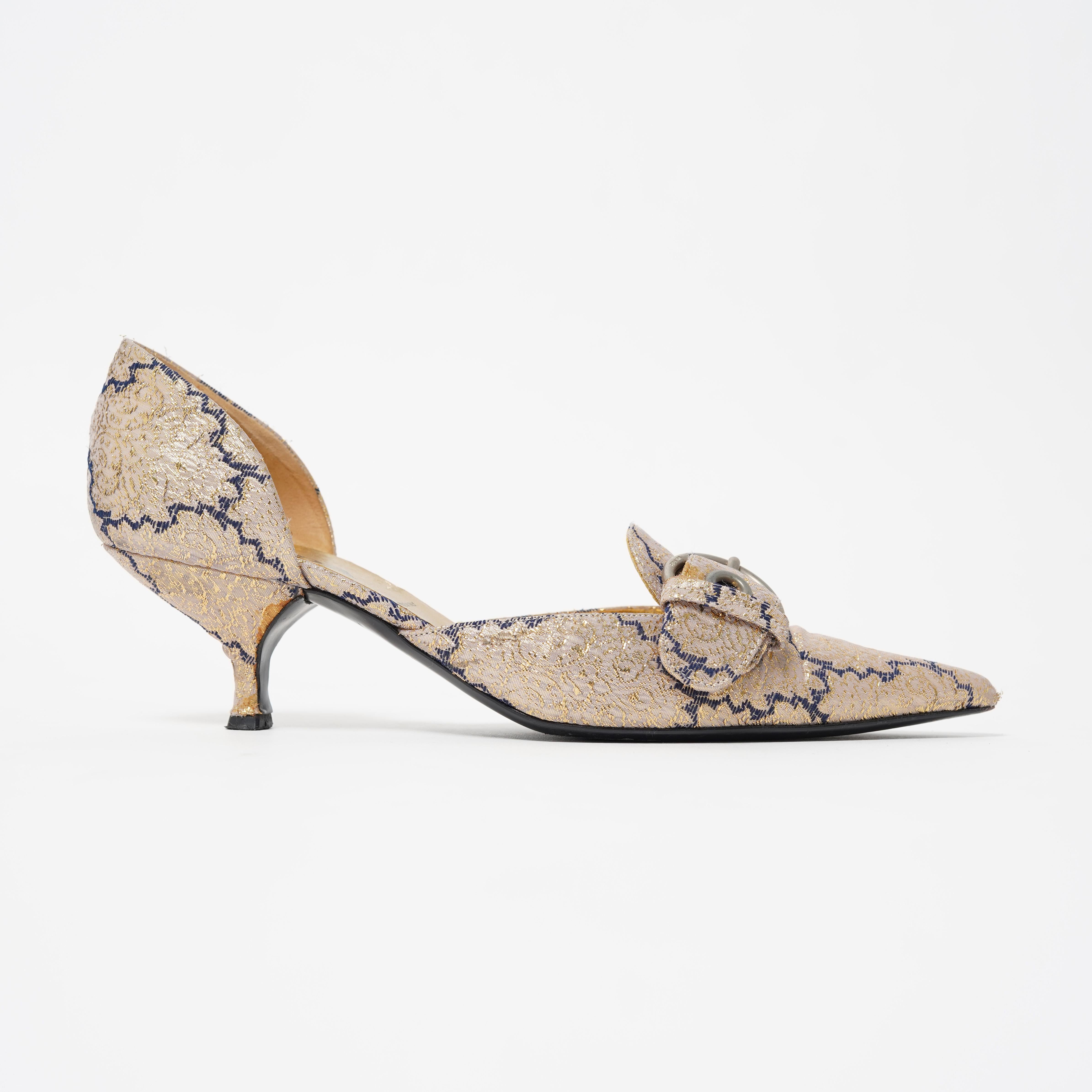 S/S 2002 Prada - Escarpins à boucles en lamé or avec motif décoratif Taille 39 État moyen - En vente à Berlin, DE