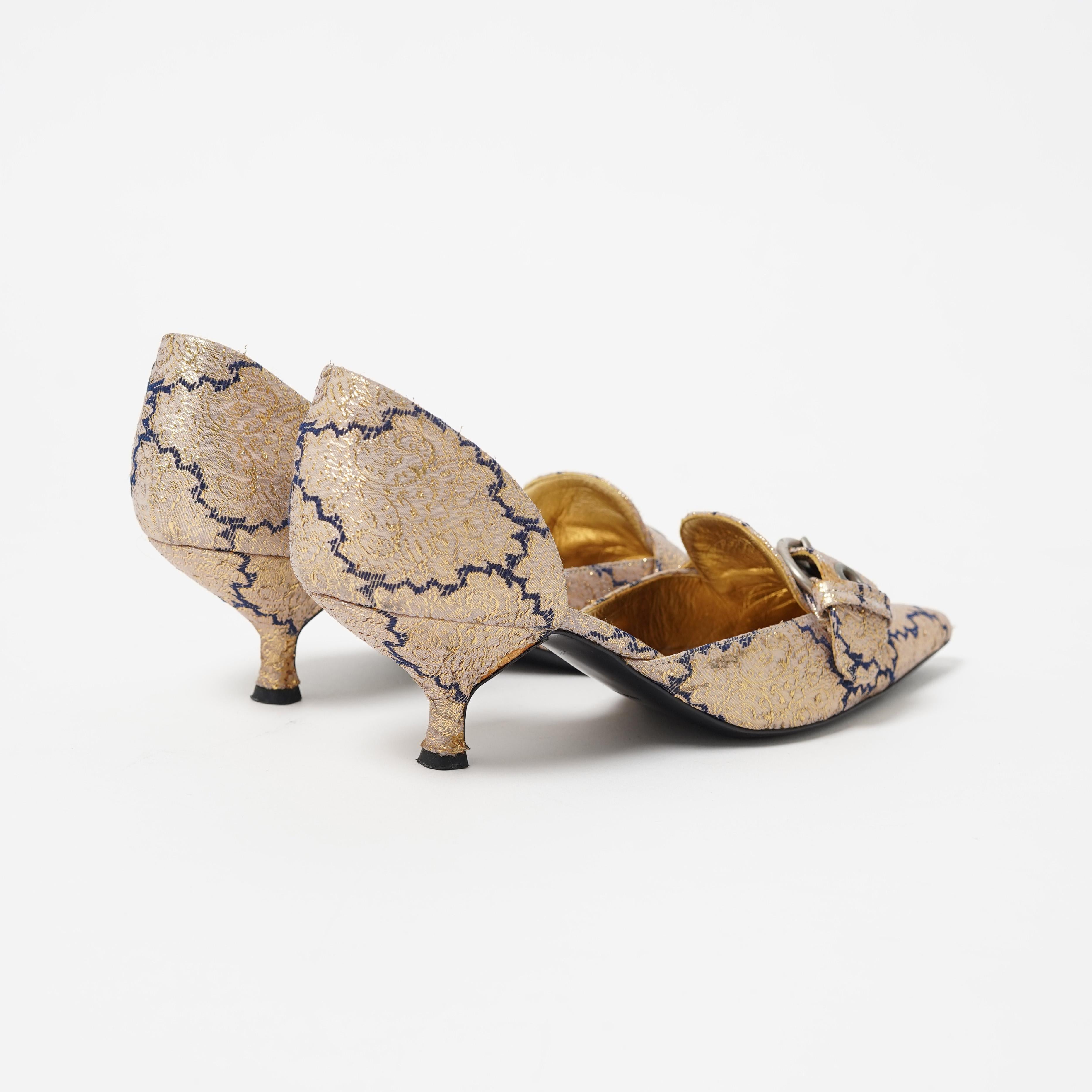 S/S 2002 Prada - Escarpins à boucles en lamé or avec motif décoratif Taille 39 Pour femmes en vente
