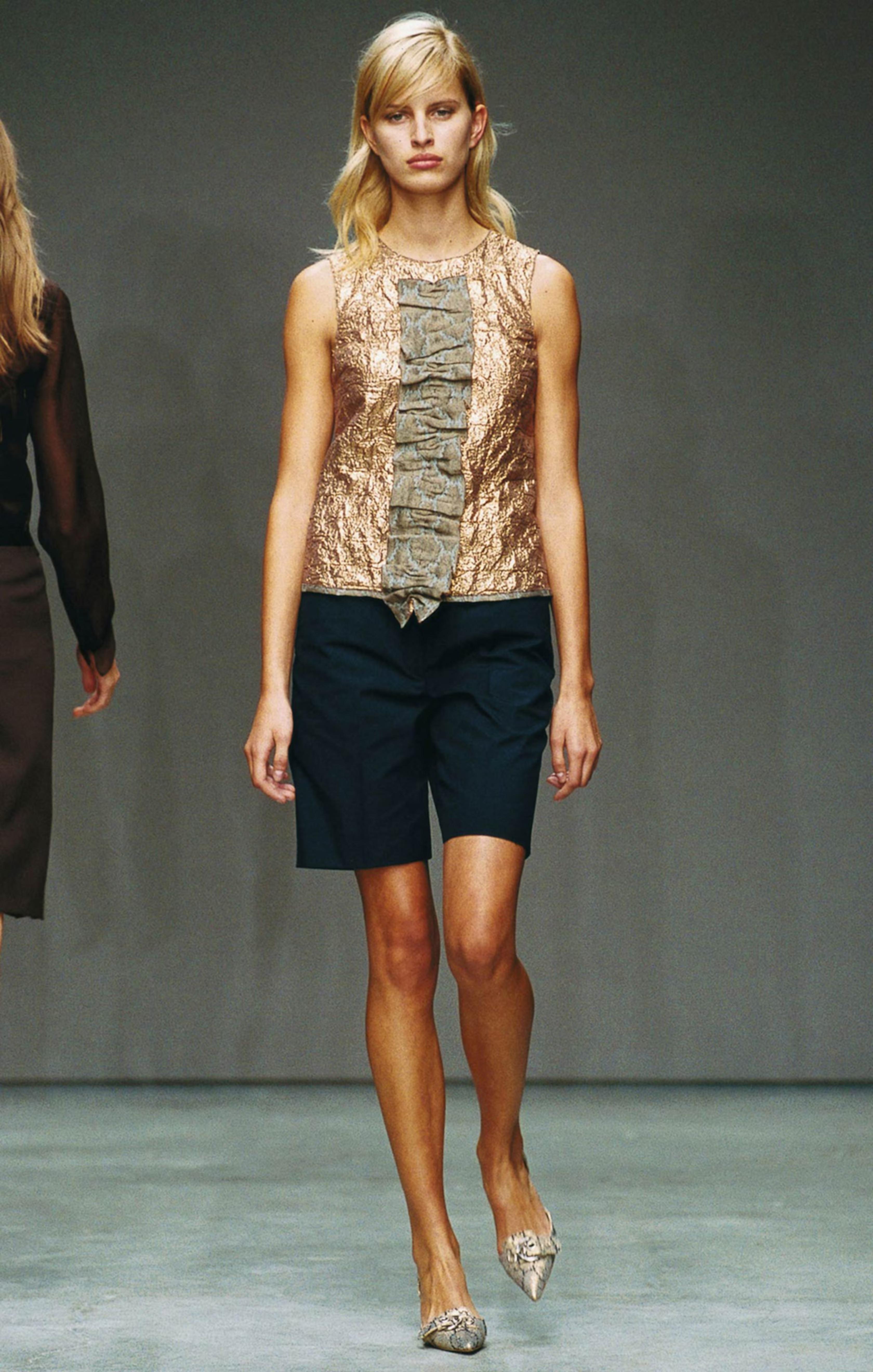 S/S 2002 Prada - Escarpins à boucles en lamé or avec motif décoratif Taille 39 en vente 3