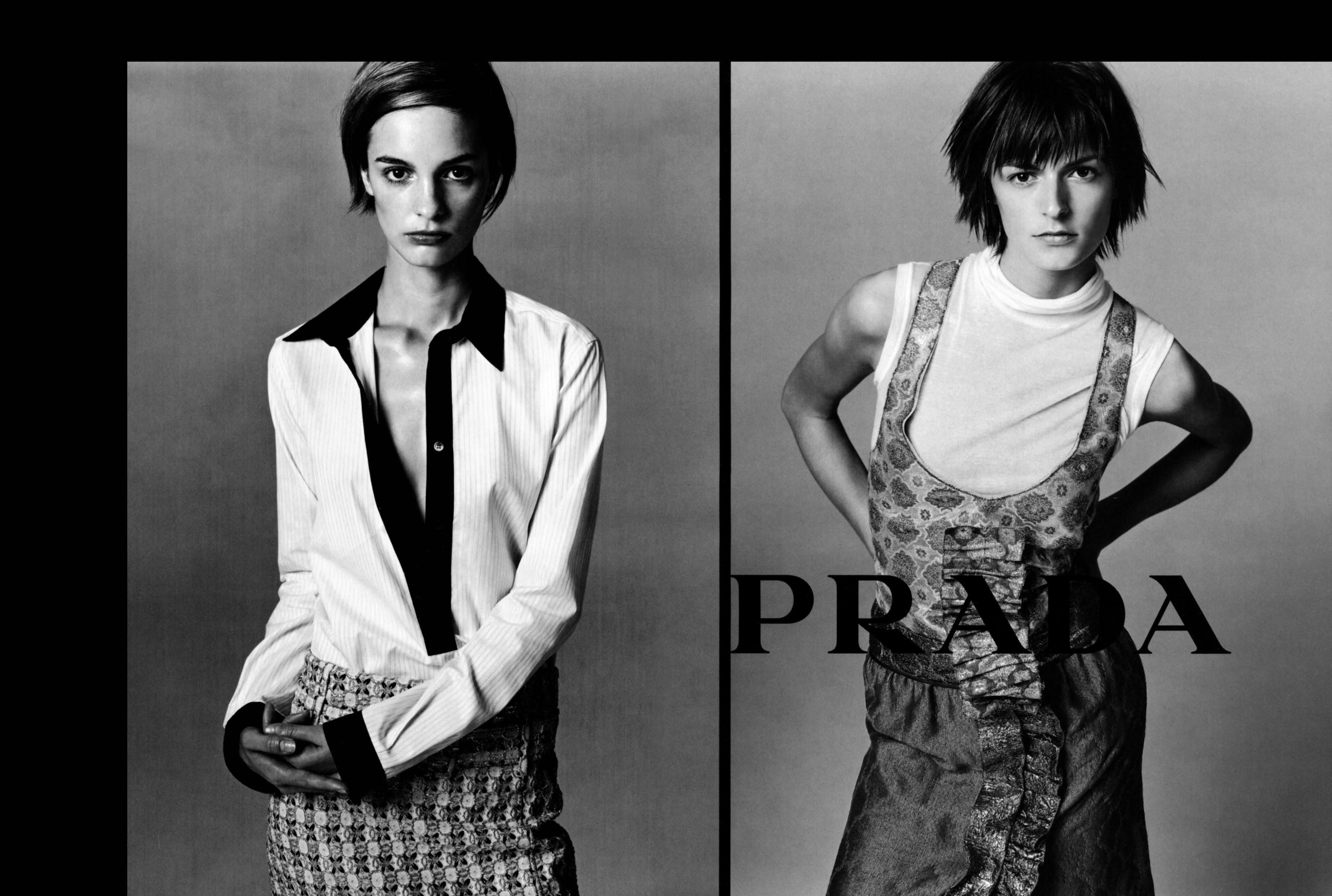 S/S 2002 Prada - Chemisier sans manches à volants en lamé or à motifs décoratifs Pour femmes en vente