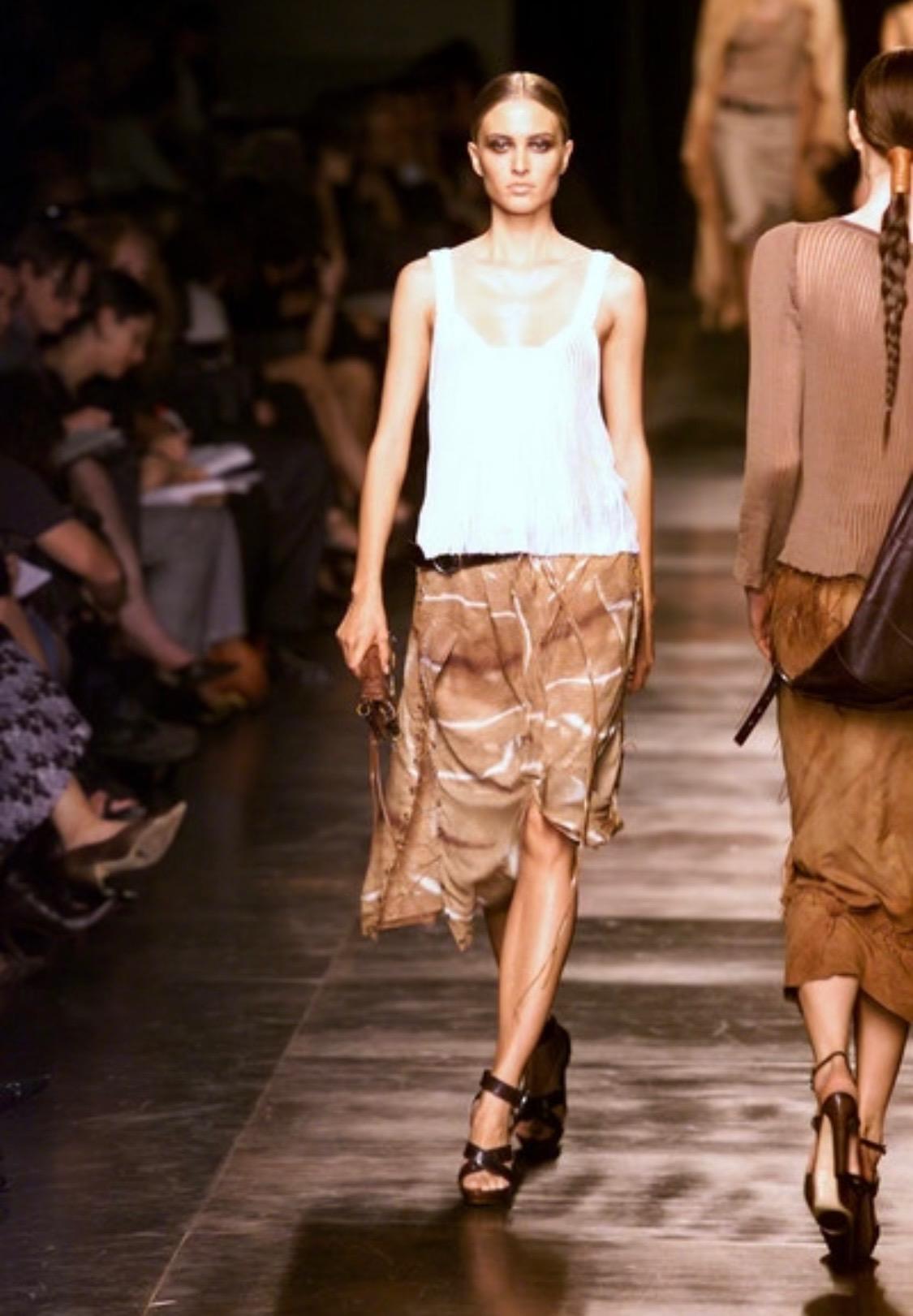 S/S 2002 Yves Saint Laurent by Tom Ford Falda asimétrica de seda con estampado de gacela en Excelente Estado en West Hollywood, CA