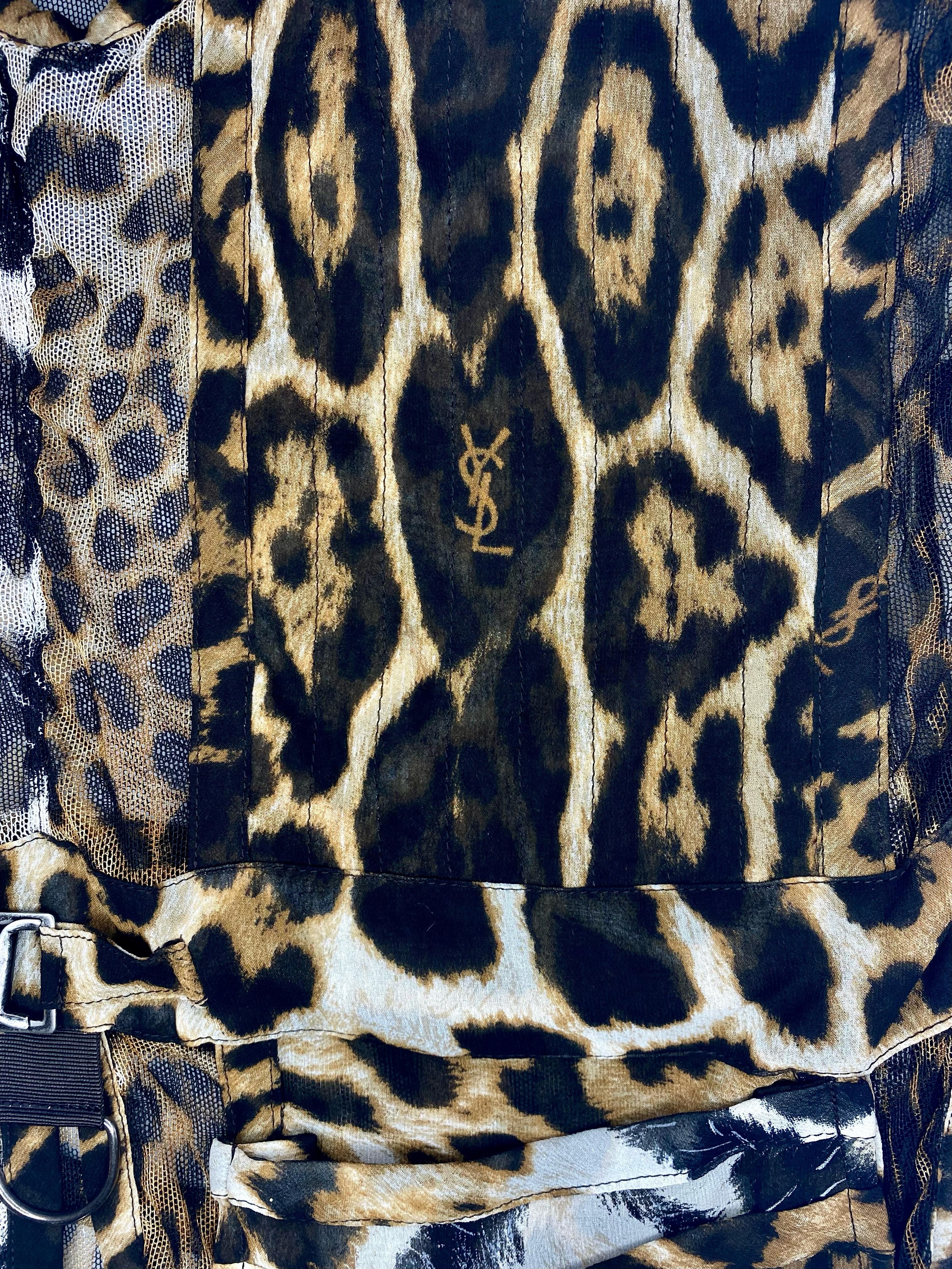 Yves Saint Laurent par Tom Ford, ensemble jupe et jupe imprimée guépard, défilé safari printemps-été 2002 en vente 7
