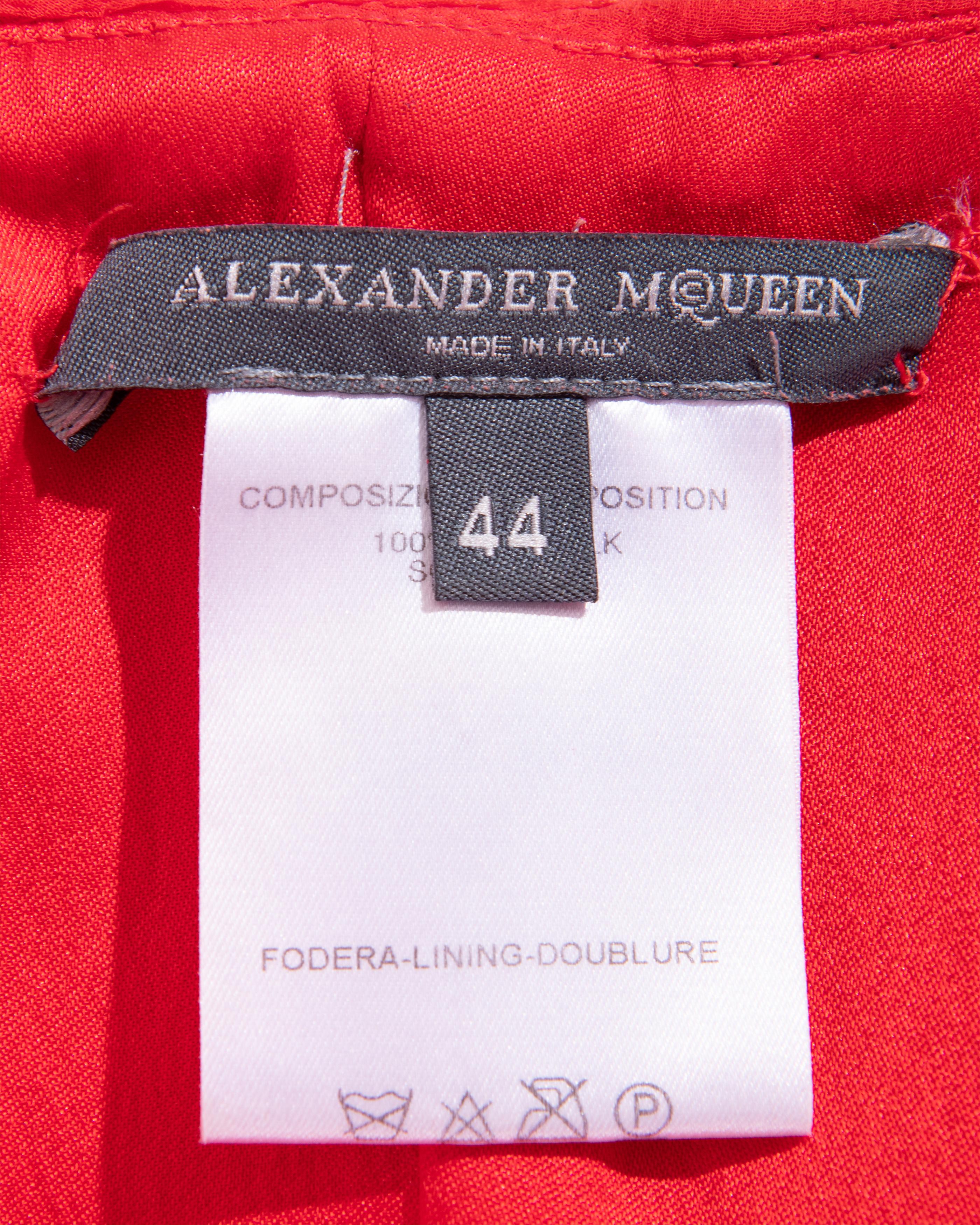 S/S 2003 Alexander McQueen  The Collective Robe en mousseline de soie rouge avec ceinture 15