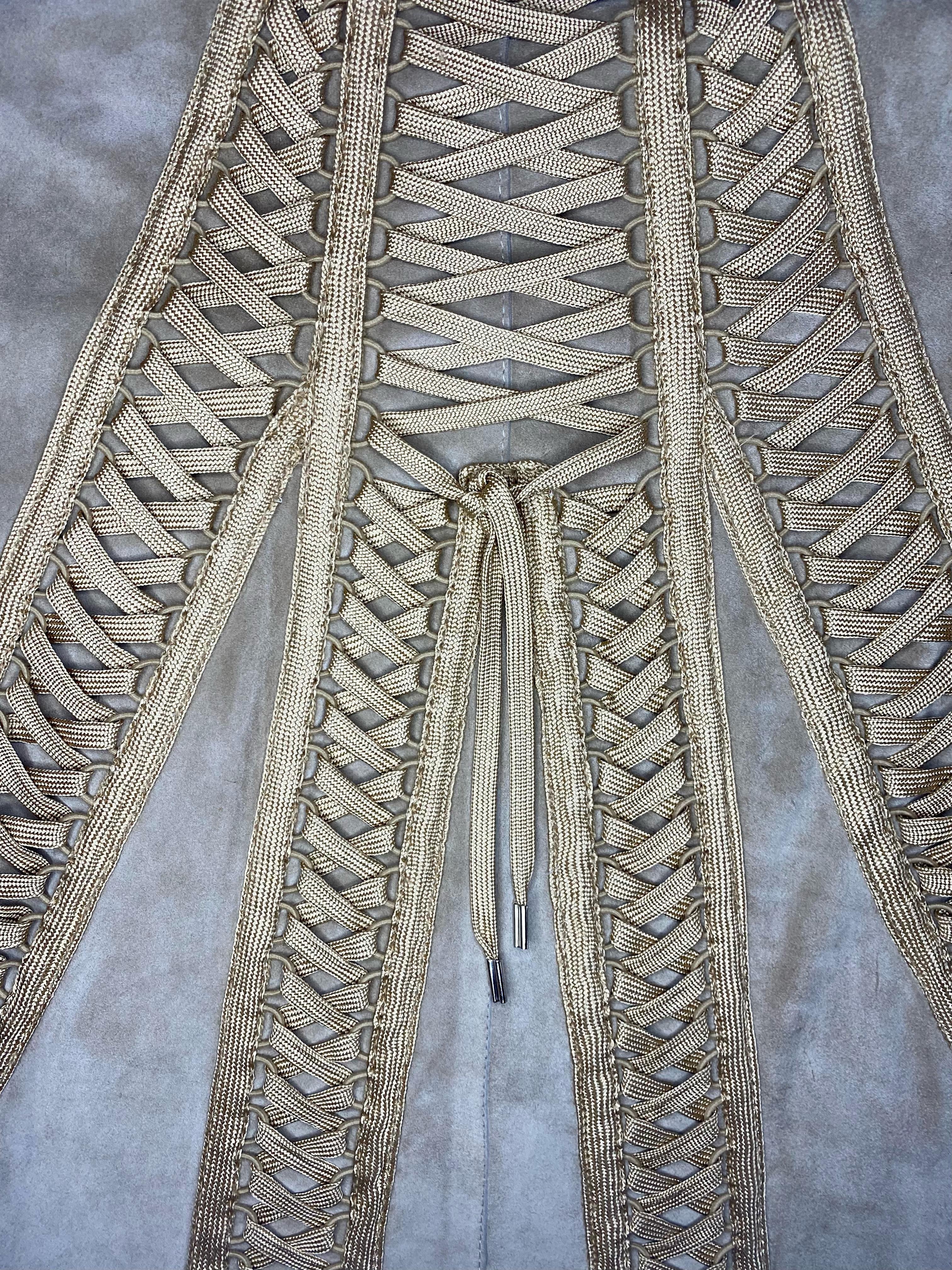 S/S 2003 Christian Dior by John Galliano Conjunto de traje con chaqueta de encaje de ante y pantalones en venta 2