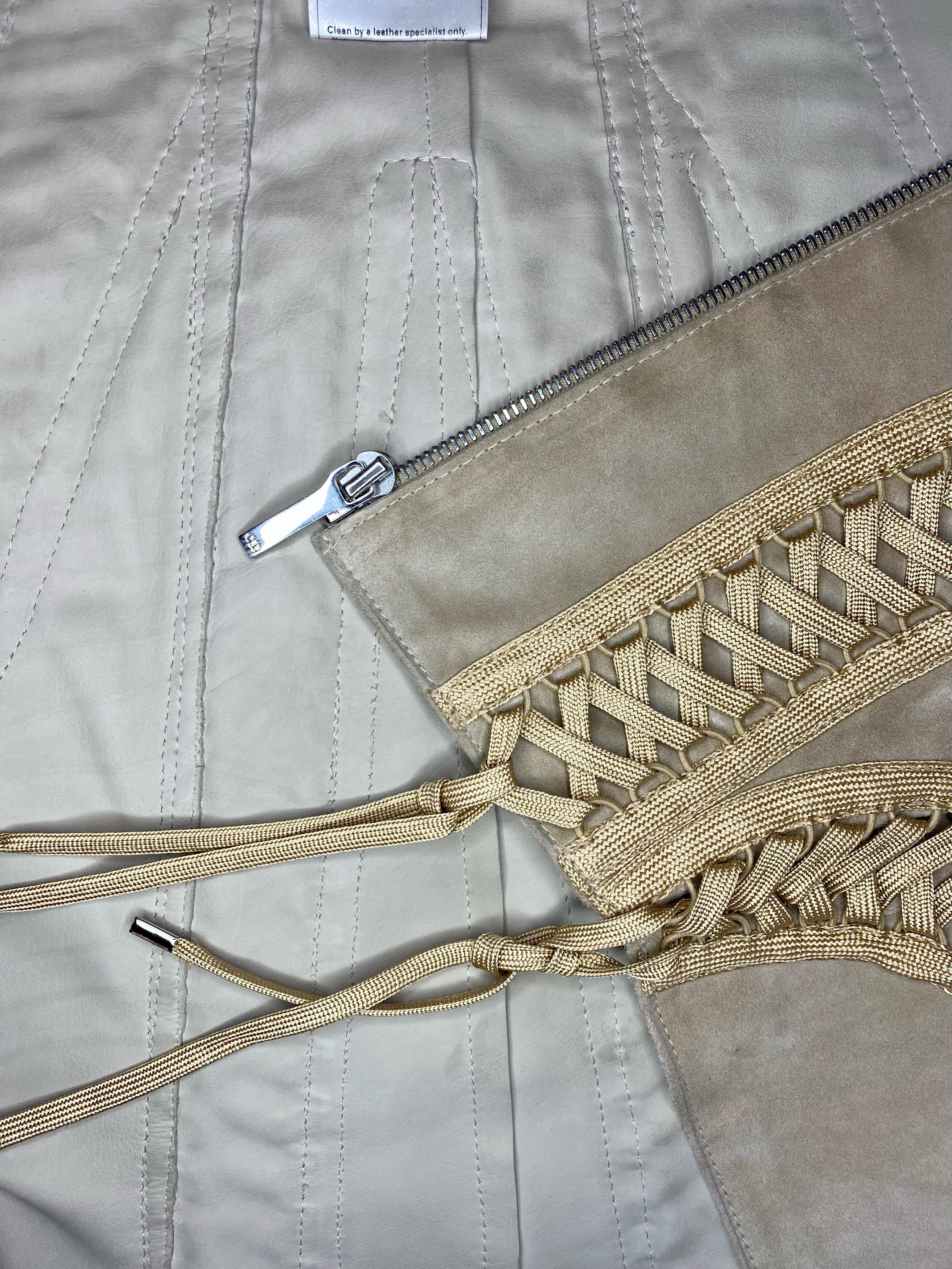 S/S 2003 Christian Dior by John Galliano Conjunto de traje con chaqueta de encaje de ante y pantalones en venta 3