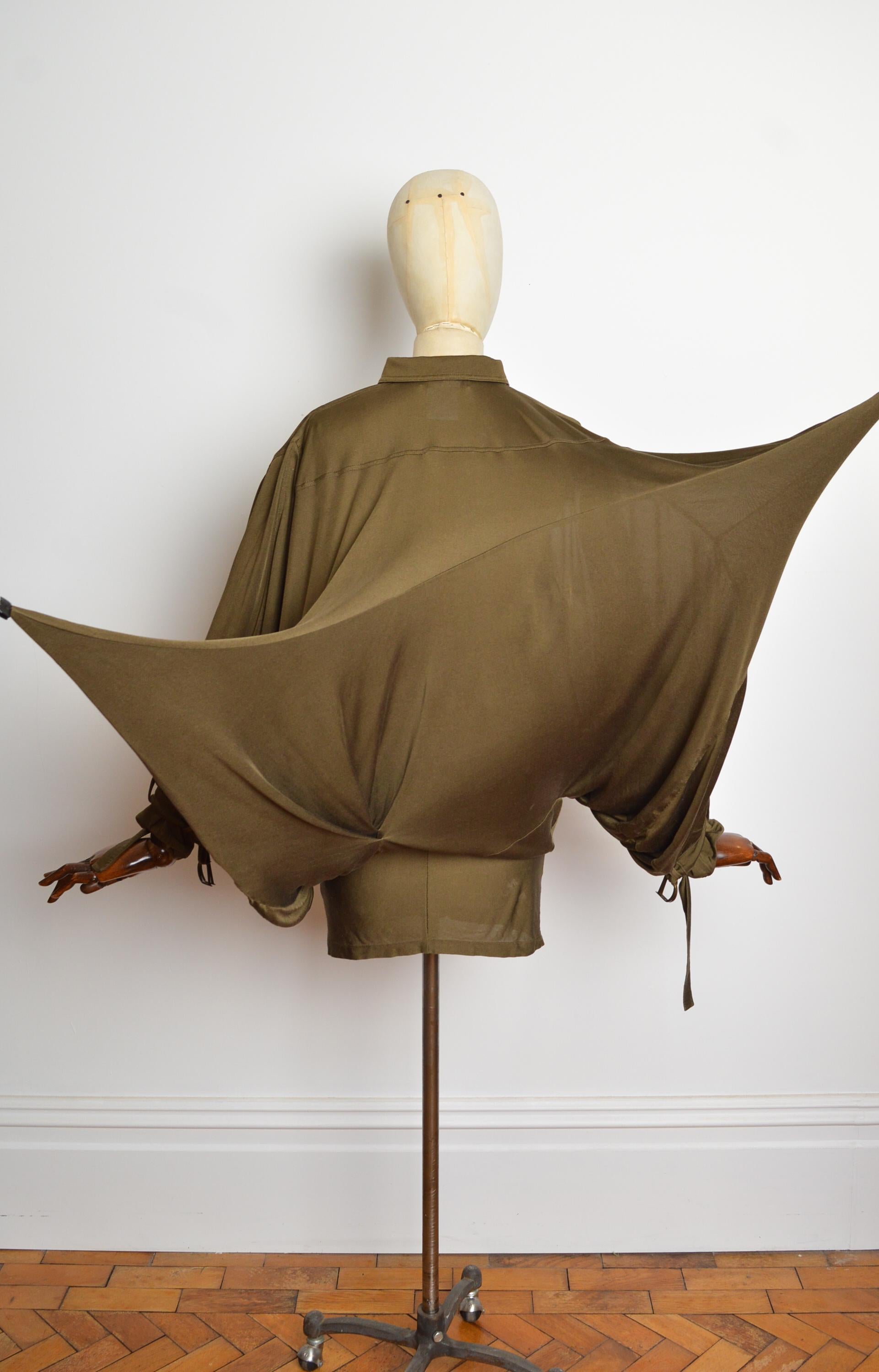 S/S 2003 Christian Dior John Galliano Khakigrünes Batwing-Fallschirm-Minikleid im Angebot 5