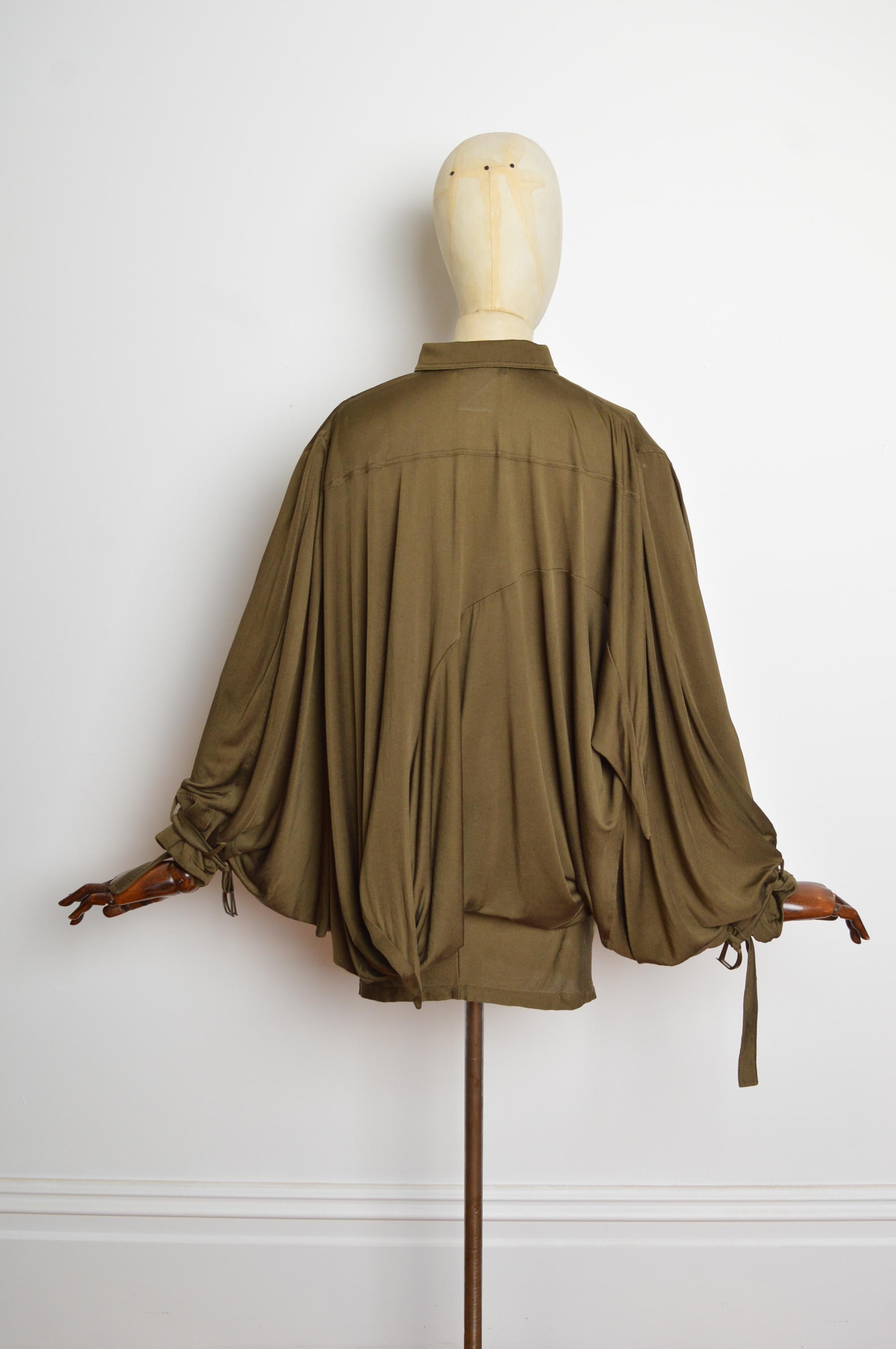 S/S 2003 Christian Dior John Galliano Khakigrünes Batwing-Fallschirm-Minikleid im Angebot 6